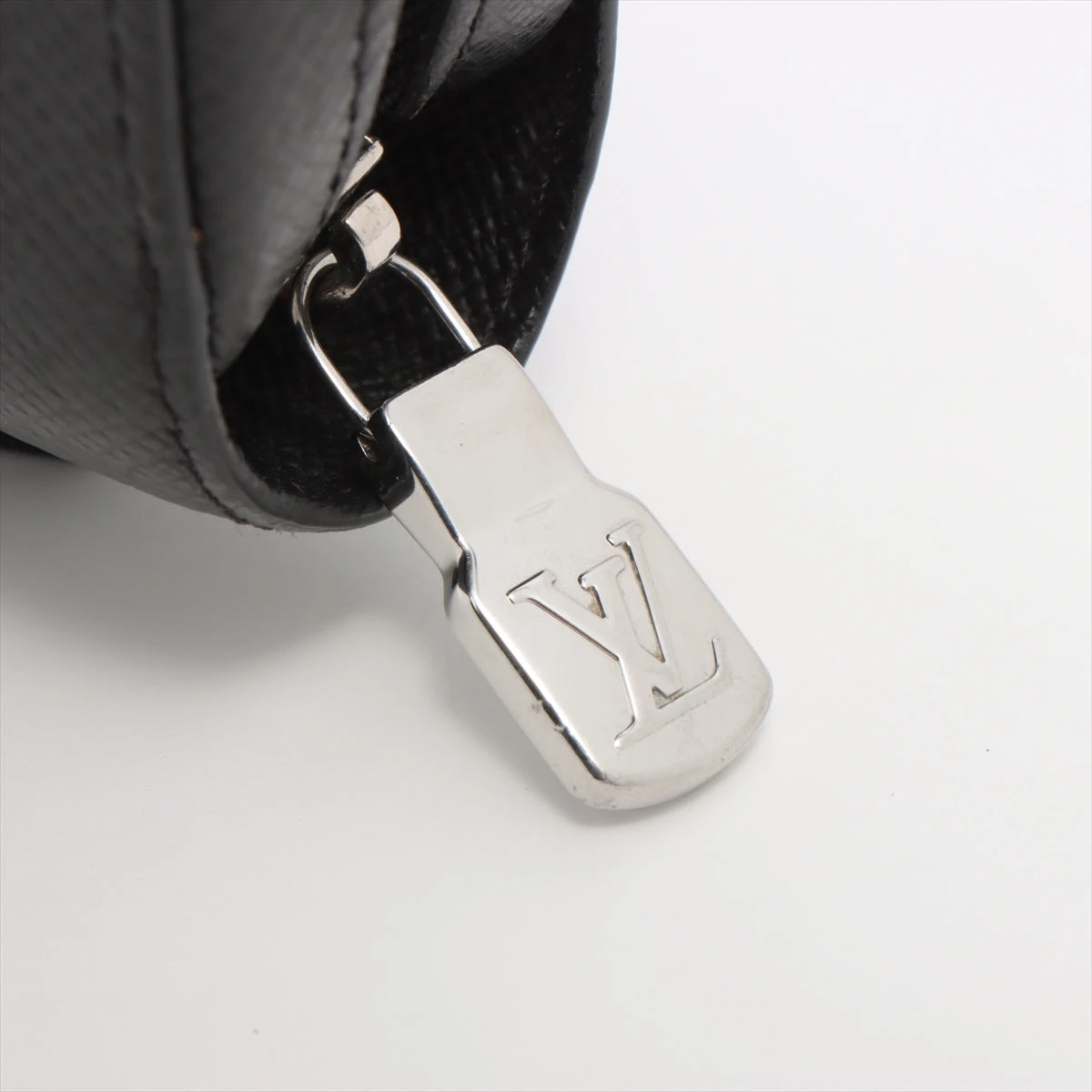 ヴィトン タイガ ジッピーXL M44275 RFID反応有 A3385503｜中古  