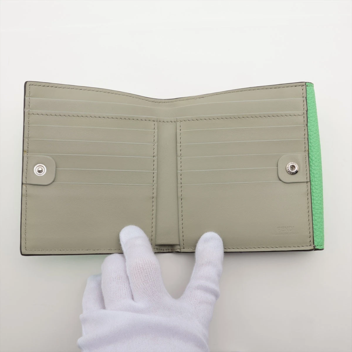 新品　イタリア製　FENDI フェンディ　手袋　アンゴラウール　一部レザー　深緑 新品 イタリア製 FENDI フェンディ 手袋 アンゴラウール 一部
