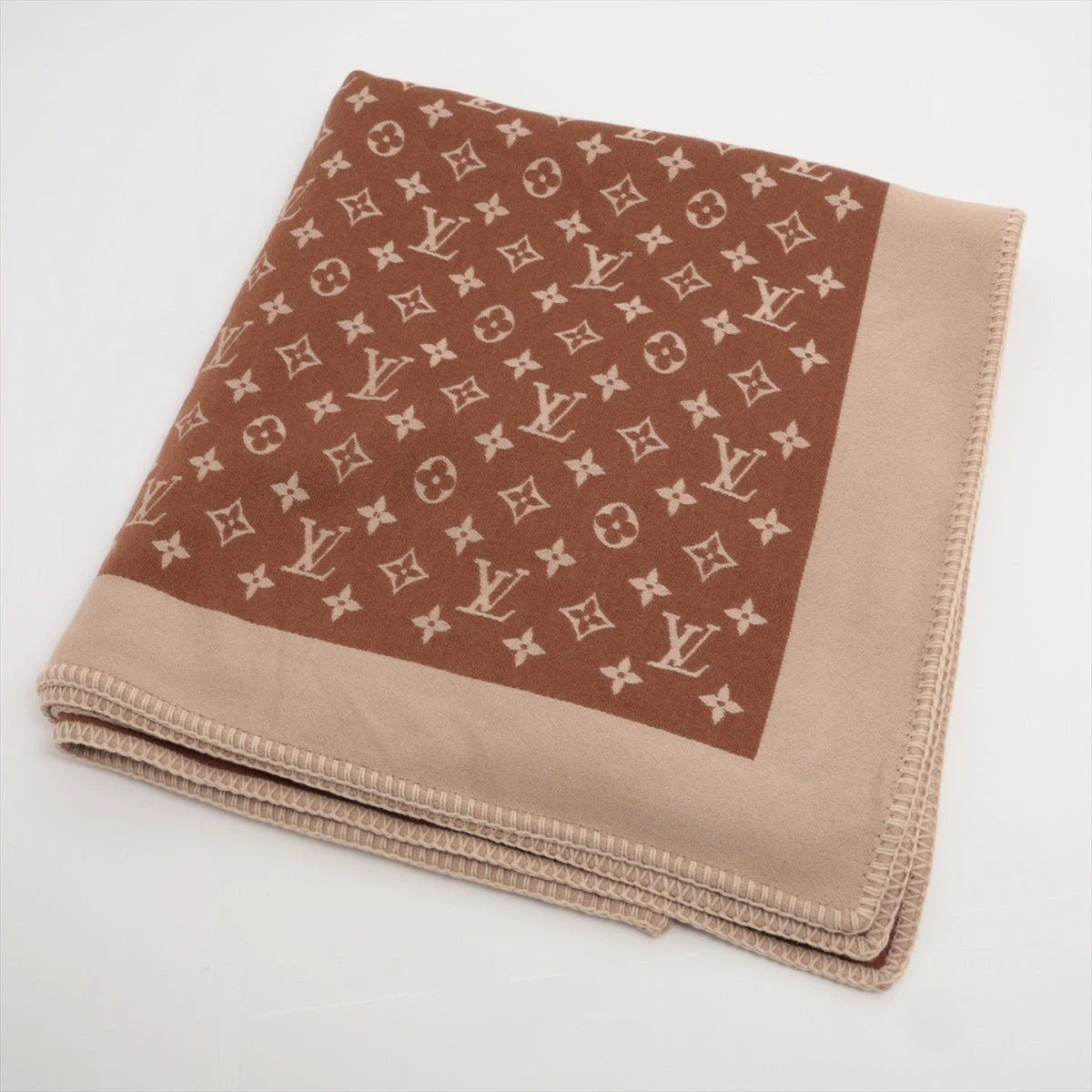 ヴィトン M77382 モノグラム エンブレース AO3232 ポンチョ シルク