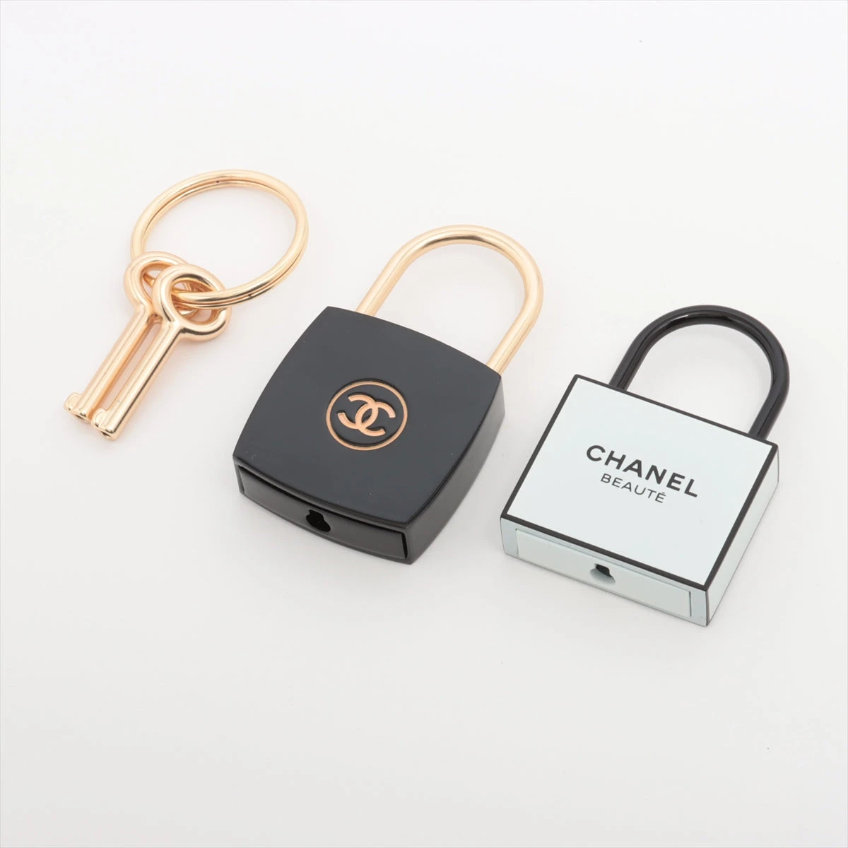 CHANEL シャネル　ラコレクション　カデナ　ノベルティ シャネル 2024 ノベルティ ラコレクション キーホルダー セット