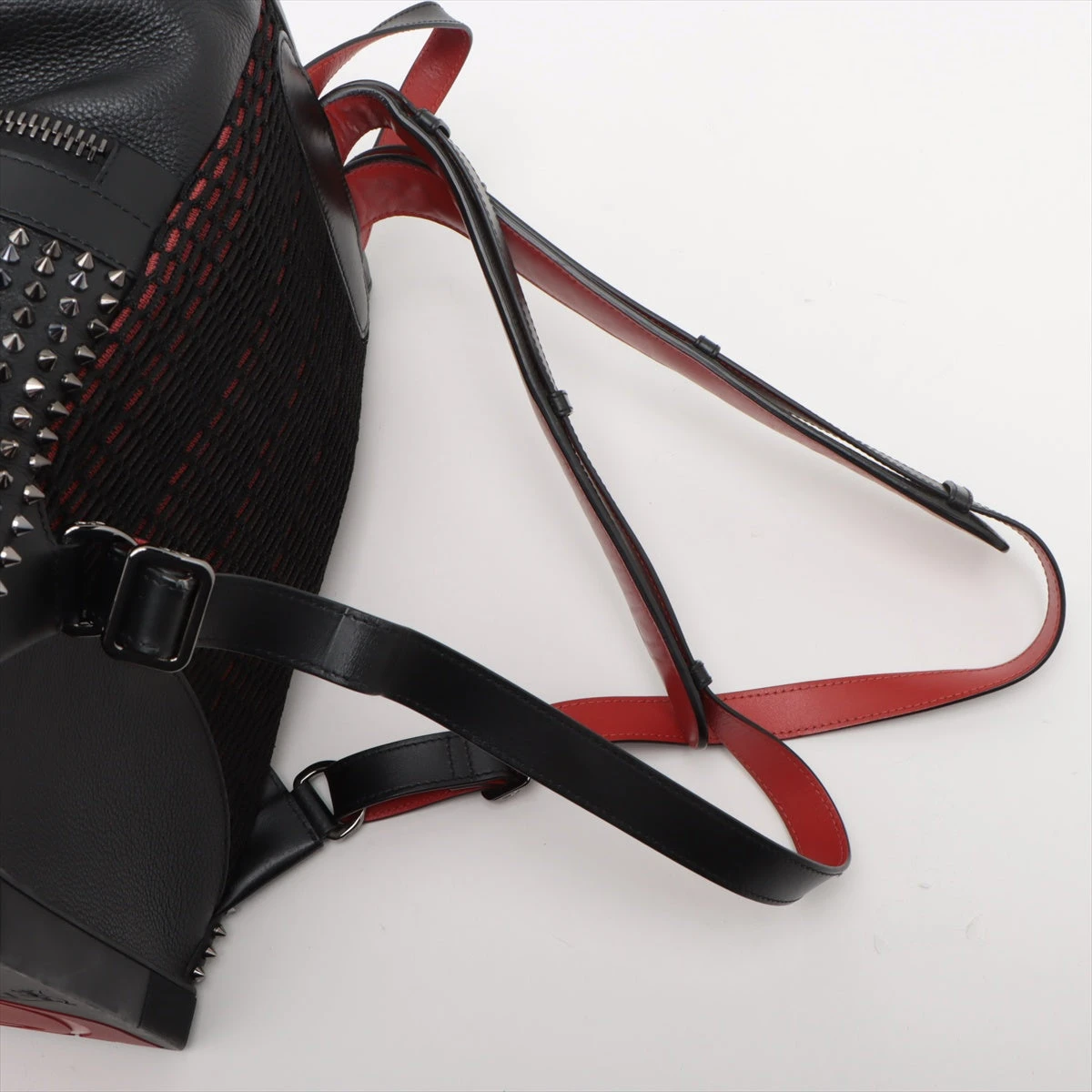 A4可 美品 ルブタン レザー バックパック エクスプローラー スタッズ 黒 A4可 美品 ルブタン レザー バックパック エクスプローラー