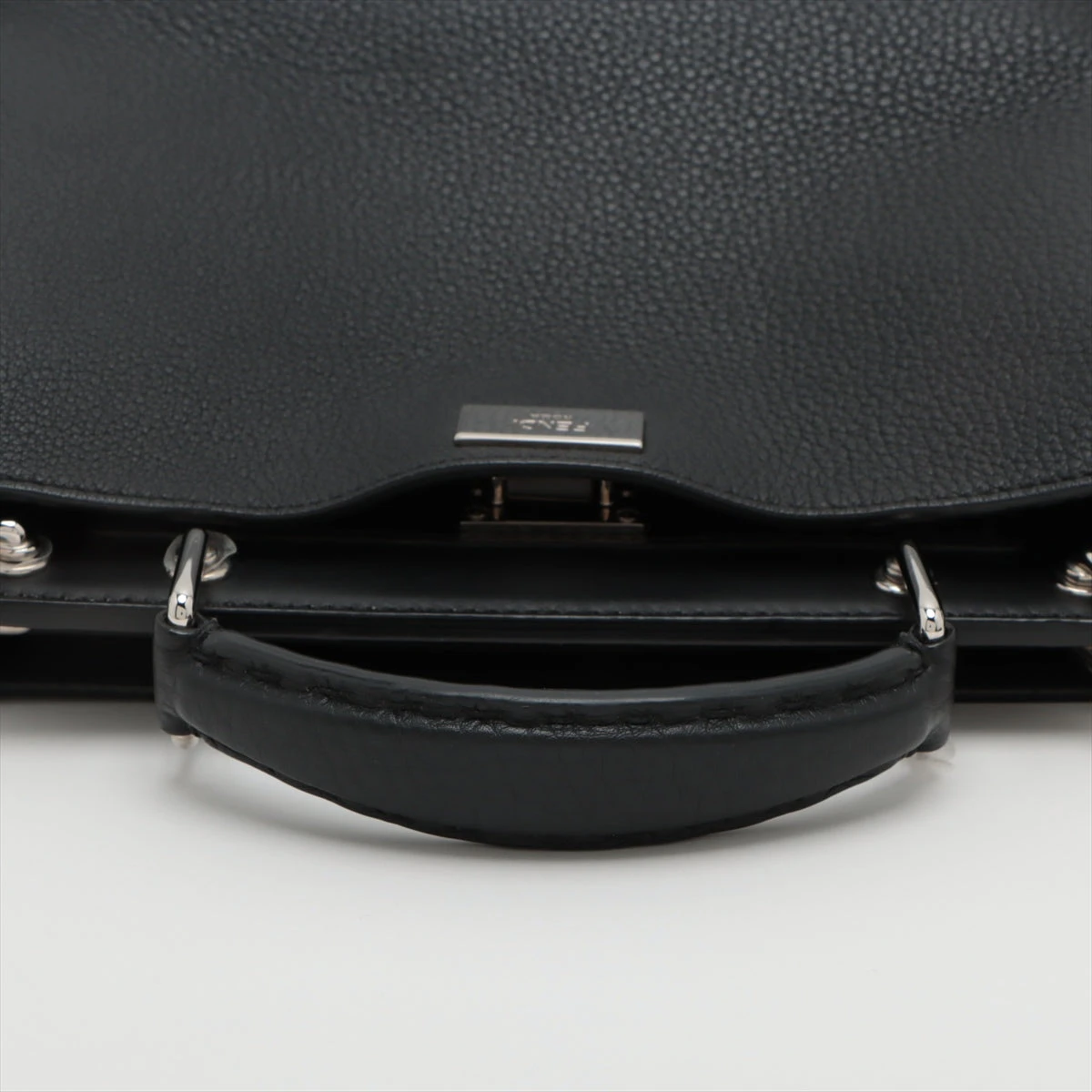 フェンディ セレリア ピーカブー アイコニック エッセンシャル レザー