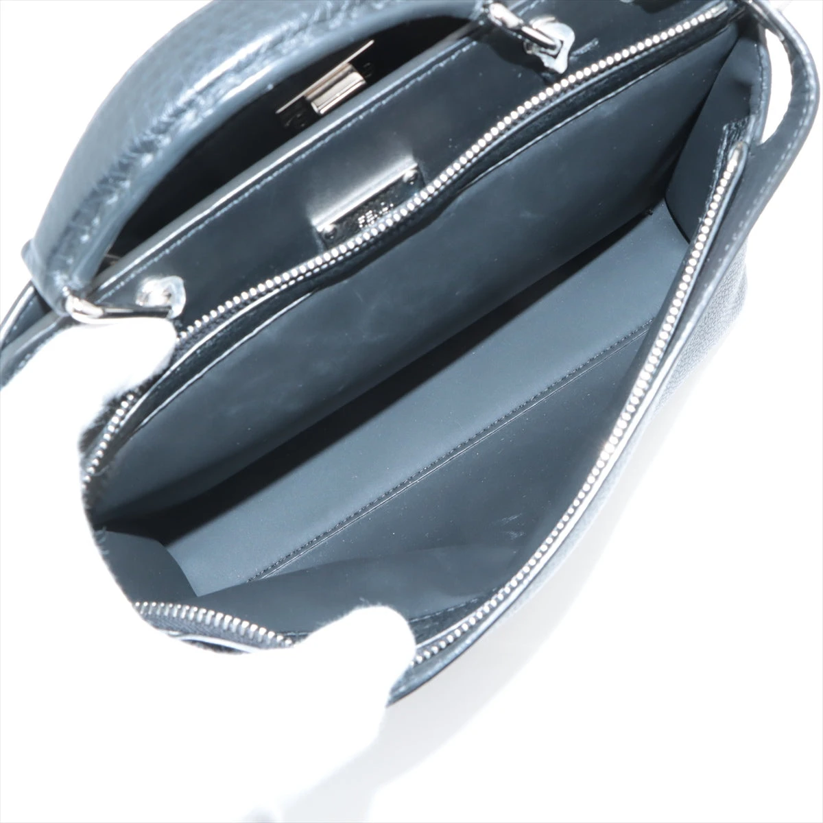 フェンディ セレリア ピーカブー アイコニック エッセンシャル レザー