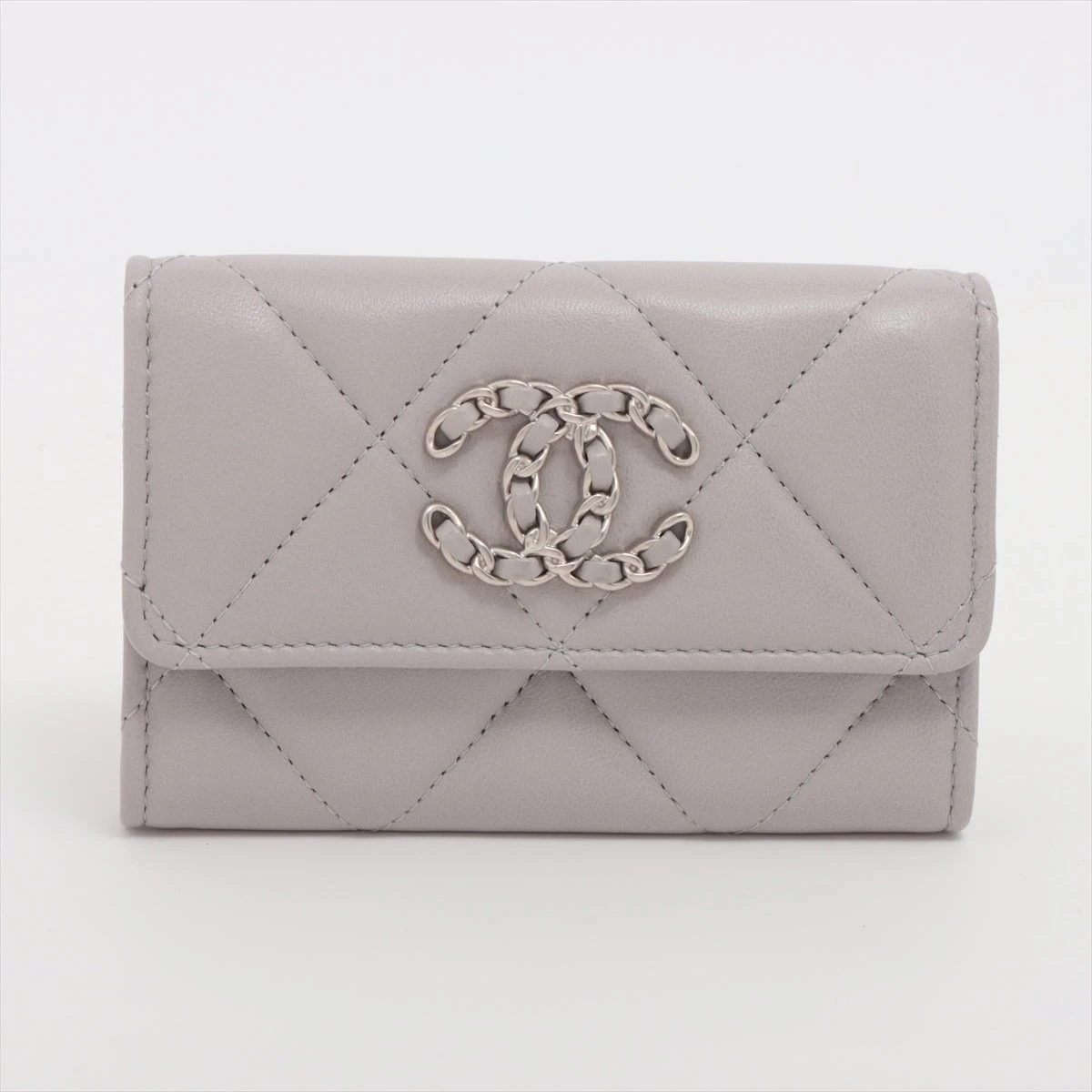小さくても大容量【シャネル】19 フ カードケース 財布 CHANEL （新品・未使用品）シャネル 19 マトラッセ フラップ
