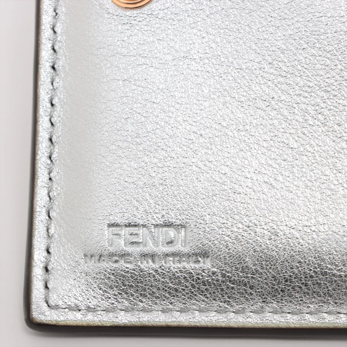 新品同様 フェンディ コンパクトウォレット 8M0468 レザー シルバー 2つ折り財布 財布 0162【中古】FENDI 楽天市場】新品同様 フェンディ コンパクトウォレット 8M0468 レザー