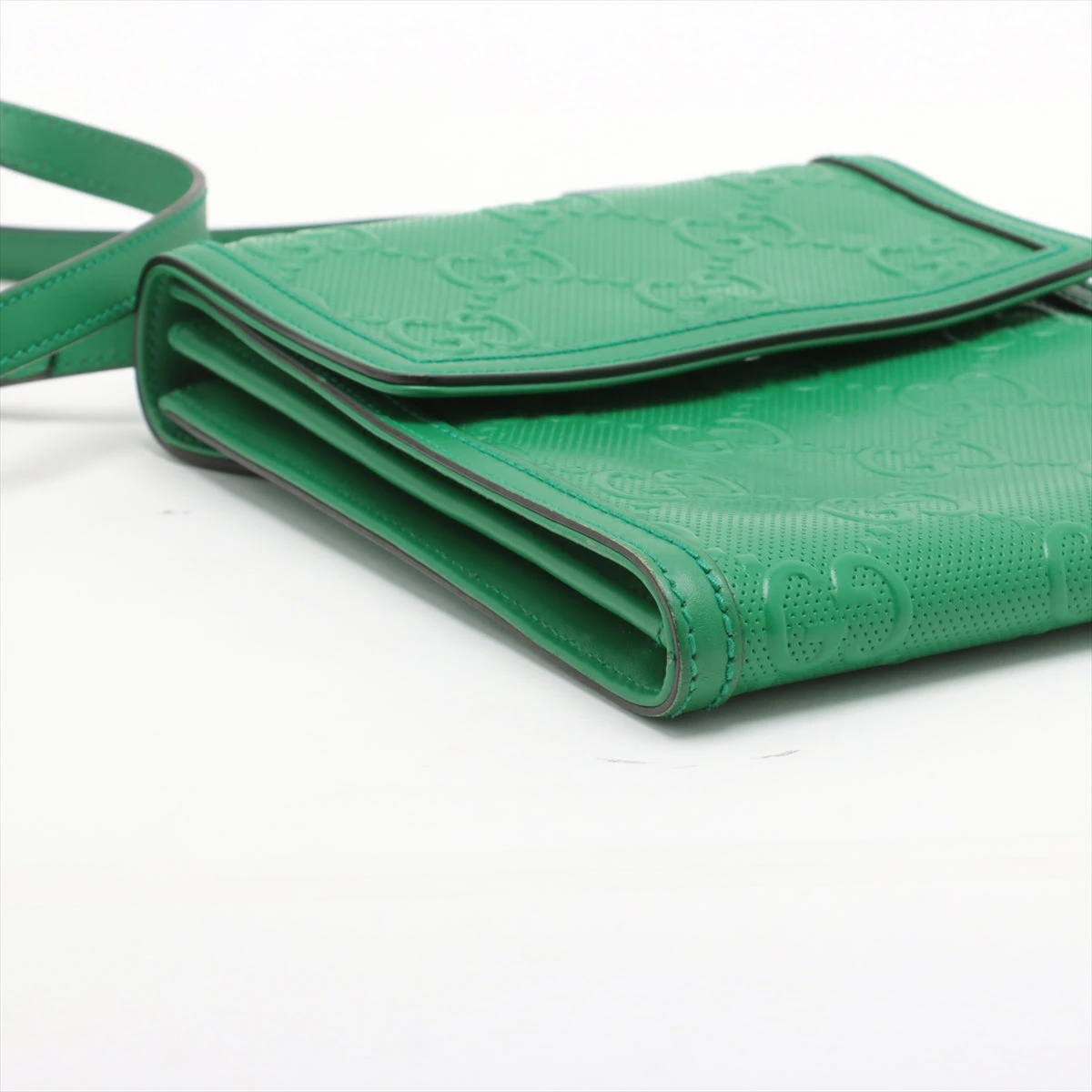 美品✨グッチ GGエンボス レザー キーリング キーホルダー グリーン 緑 GUCCI グッチ財布 二つ折り財布 札入れ 小銭入れなし メンズ GG