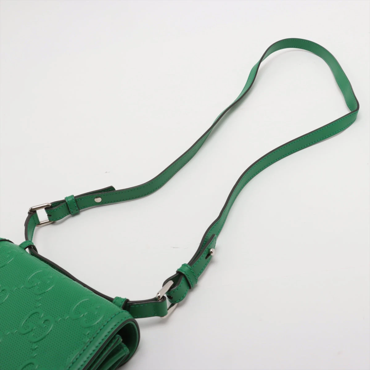 美品✨グッチ GGエンボス レザー キーリング キーホルダー グリーン 緑 グリーン（緑）系 GUCCI(グッチ) キーケース・キーリング(メンズ