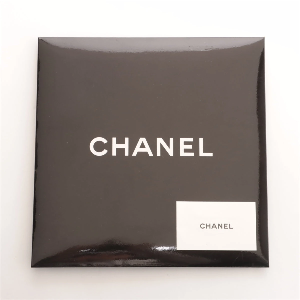 CHANEL (赤と緑のストーン付きブローチ) CHANEL (赤と緑のストーン付きブローチ)
