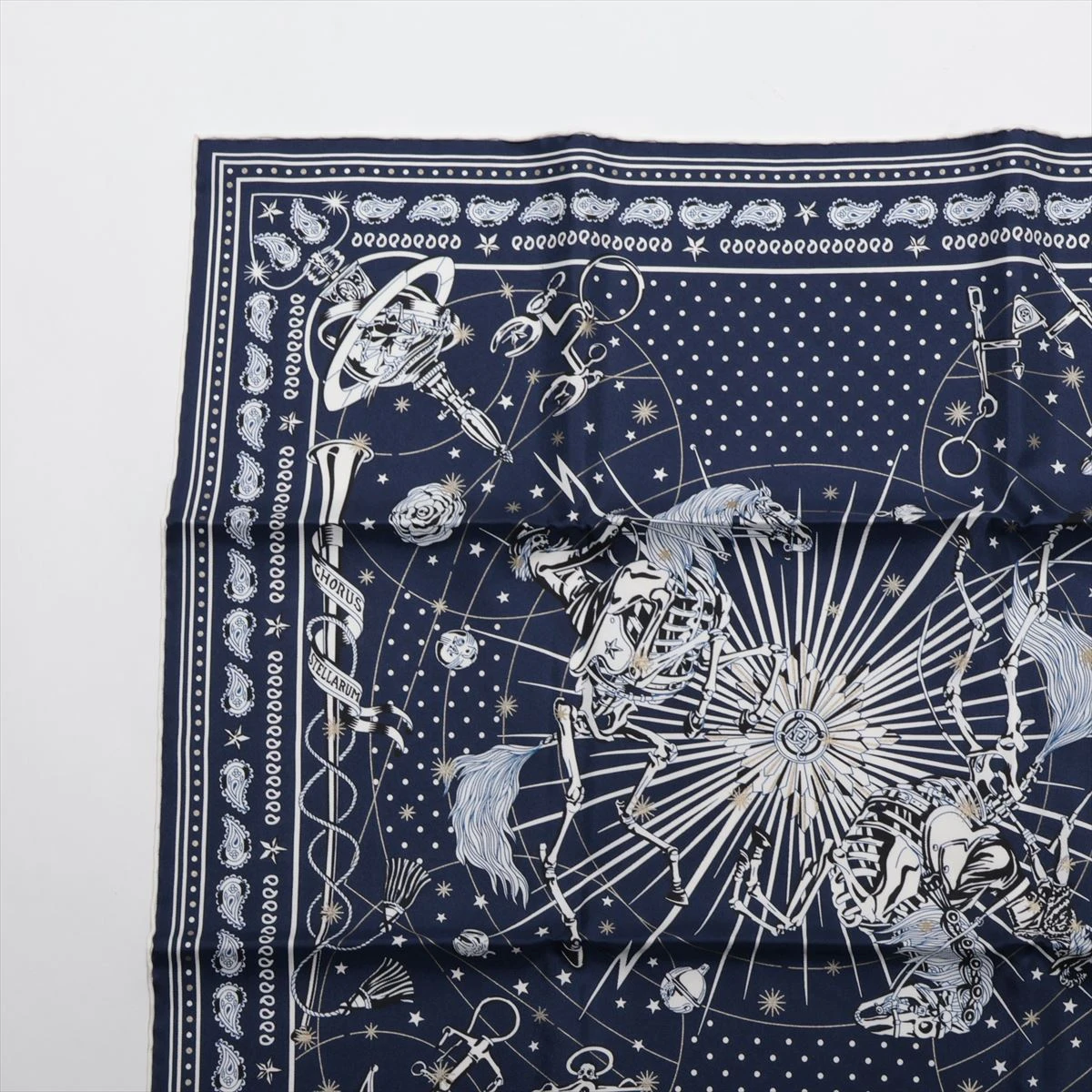 お洒落さん必須☆HERMES カレジェアン Chorus Stellarum Hermès Chorus Stellarum Framed Scarf | Maison George