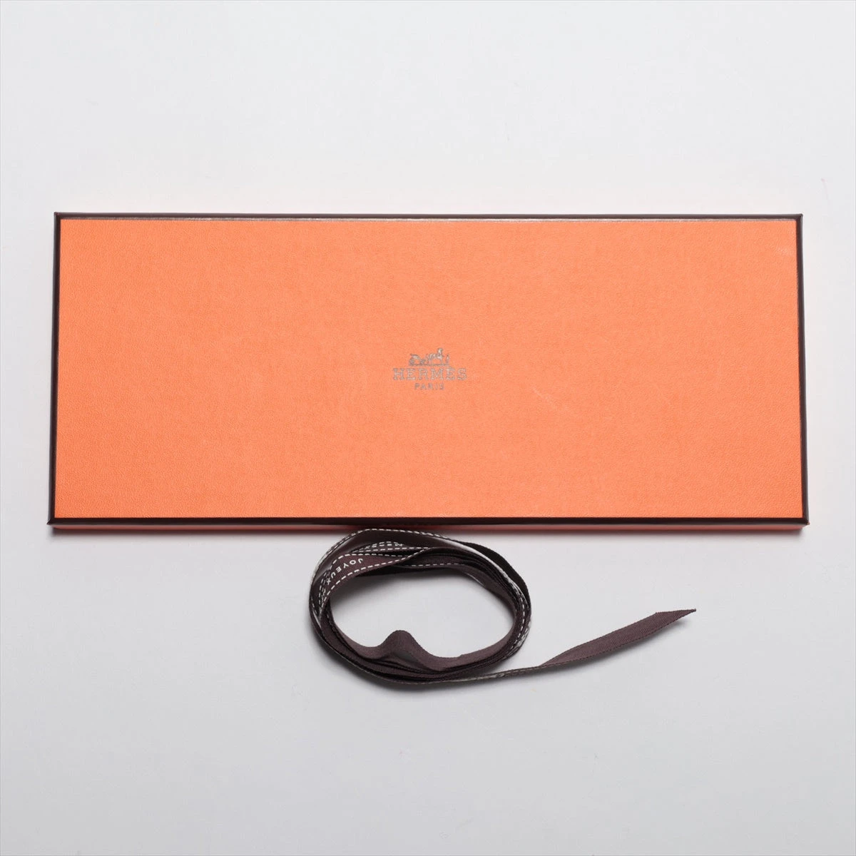 *大切な方へ* 【HERMES】55 Eperon d'Or 気品薫るシルクスカーフ Eperon d'Or bandana 55 | Hermès USA