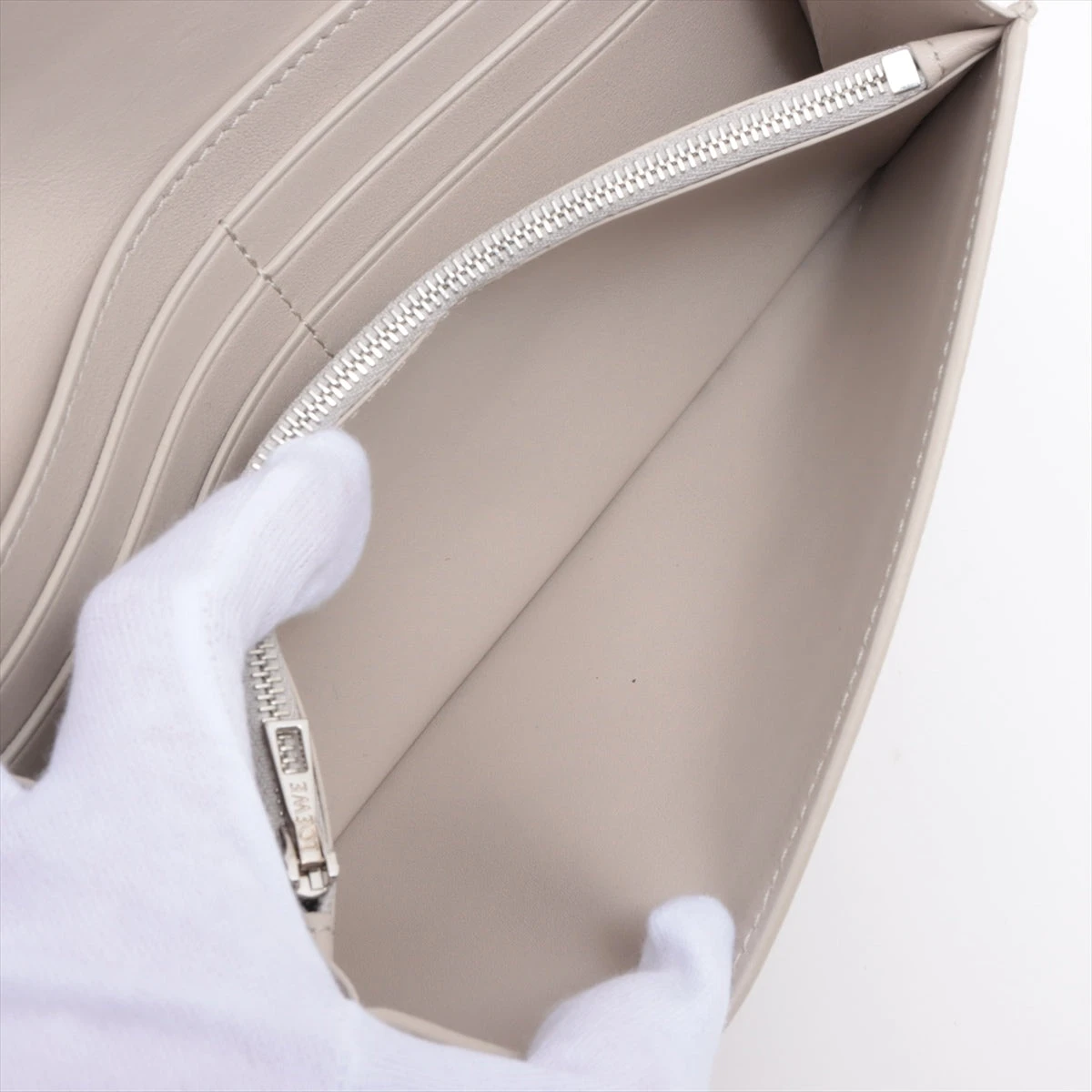 美品　ロエベ　アナグラム　コンチネンタルウォレット　レザー　アイボリー　長財布 LOEWE【入手困難】アナグラム☆コンチネンタルウォレット☆全色 (LOEWE