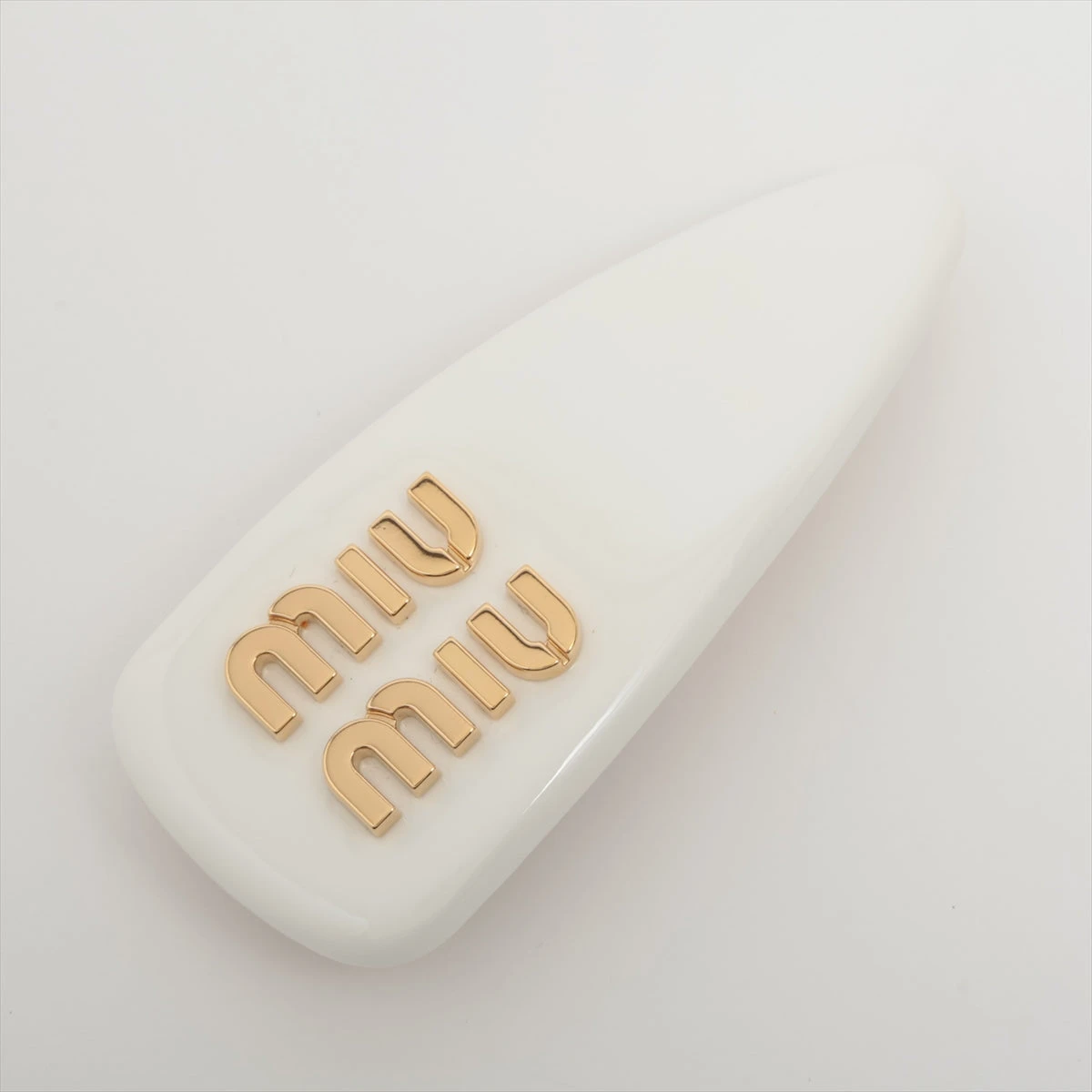 ミュウミュウ 5IF092 ロゴ バレッタ GP×パテント ホワイト A3406128  