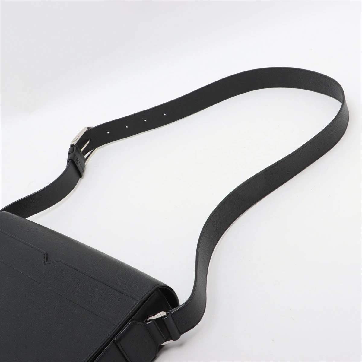 ヴァレクストラ Vライン メッセンジャー レザー ショルダーバッグ