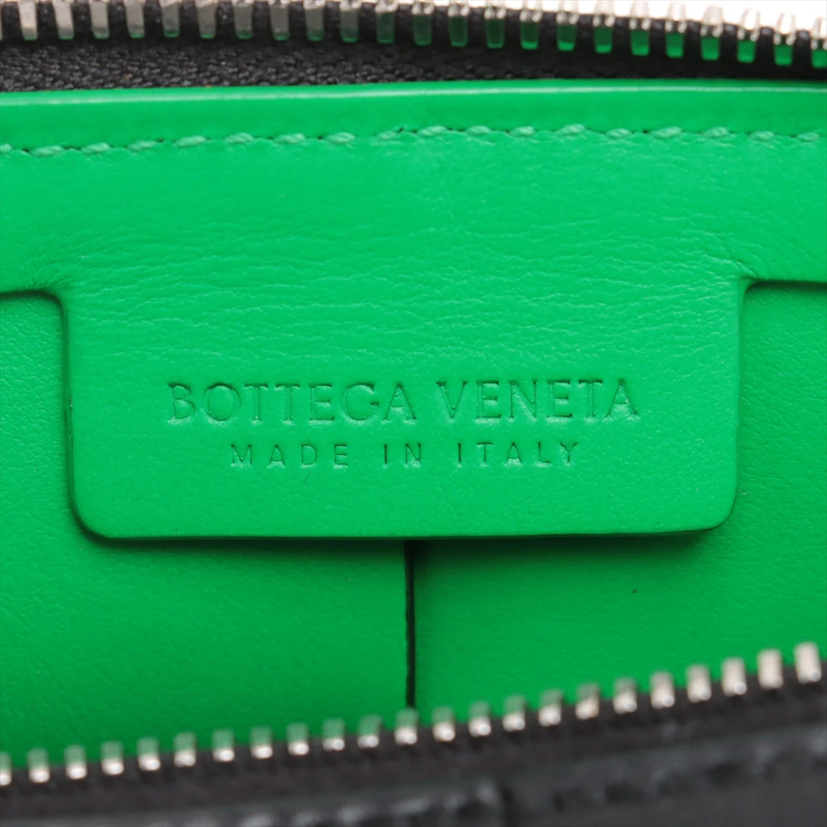 ボッテガヴェネタ マキシイントレチャート スモール カセット カメラ