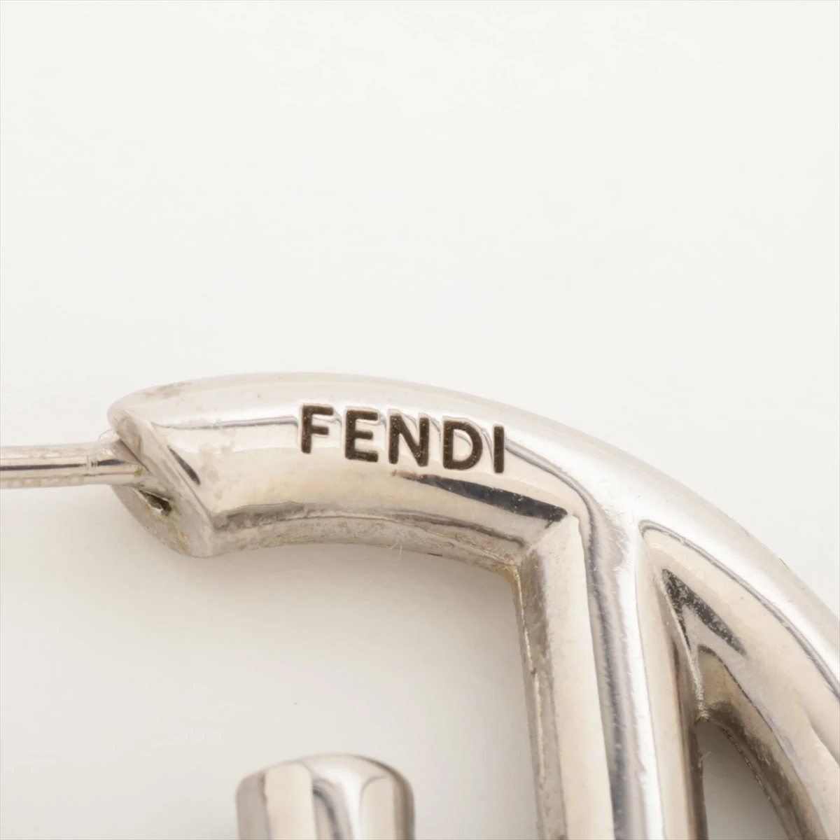 ！新品同然！　FENDI ピアス　シルバー　両耳 フェンディ エフイズフェンディ ピアス(両耳用) GP シルバー A3422444