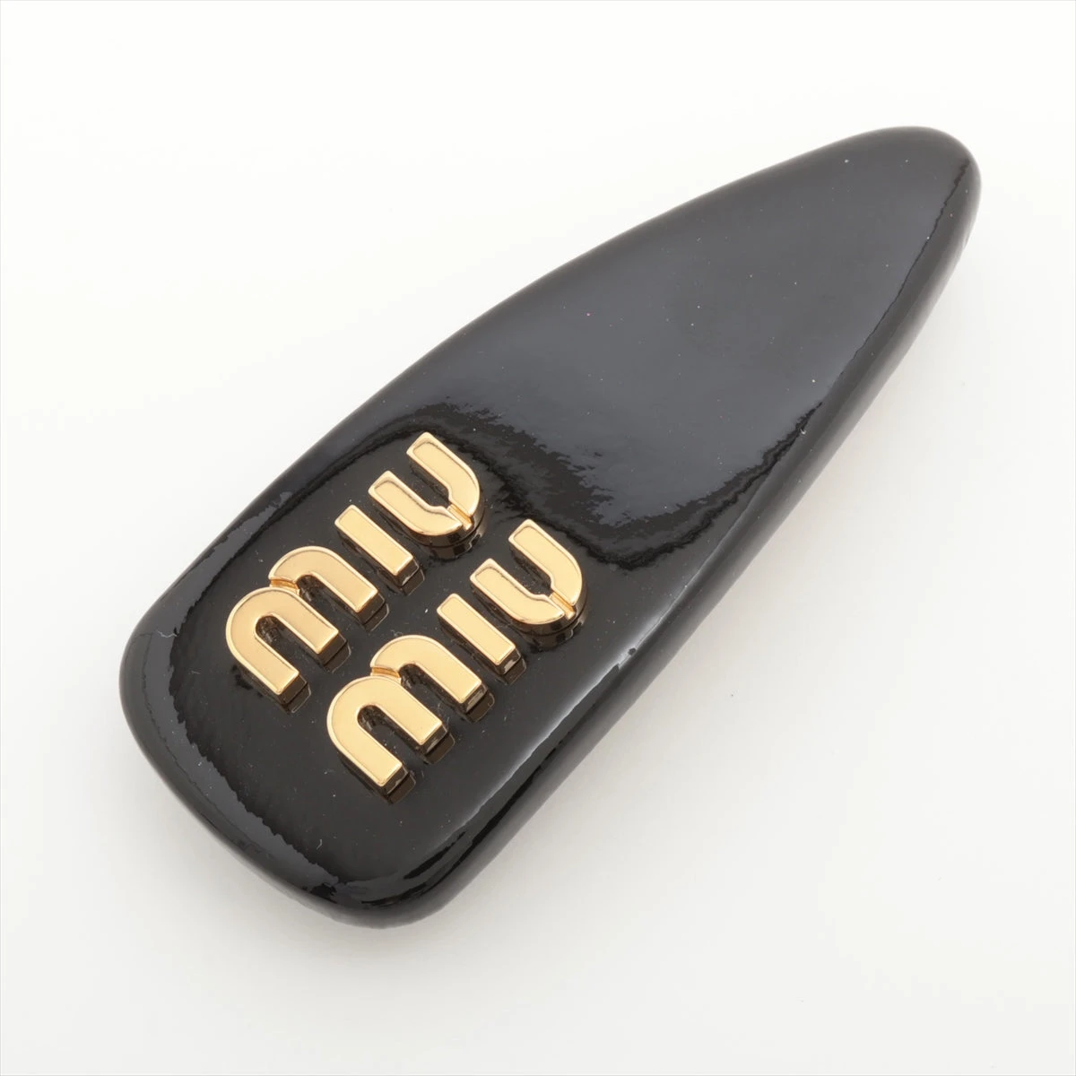 ミュウミュウ ロゴ バレッタ GP×パテント ブラック×ゴールド A3423894  