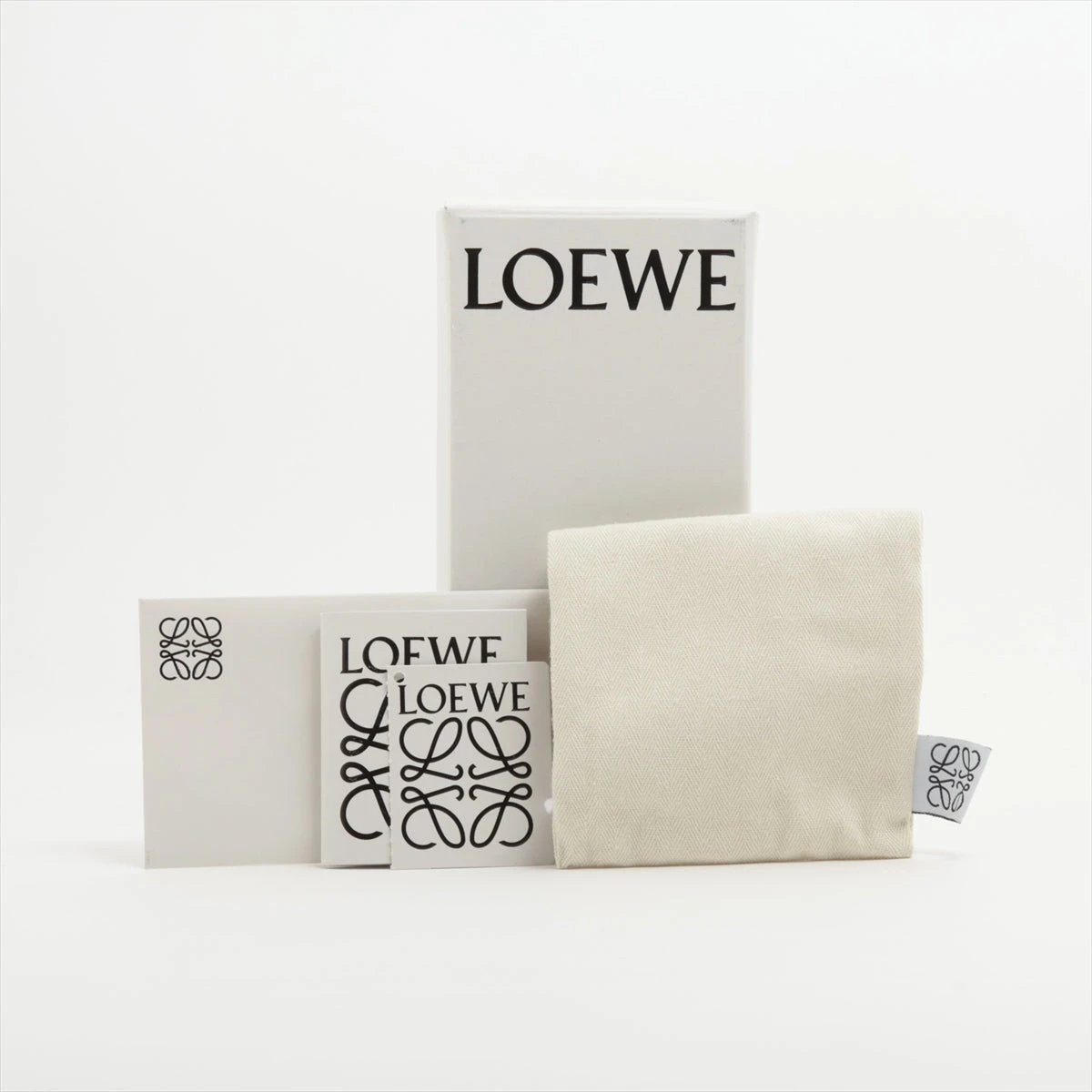 国内発送 LOEWE☆フェルト チャウチャウ チャーム ホワイト LOEWE 】チャウチャウ チャーム（フェルト&カーフ） (LOEWE