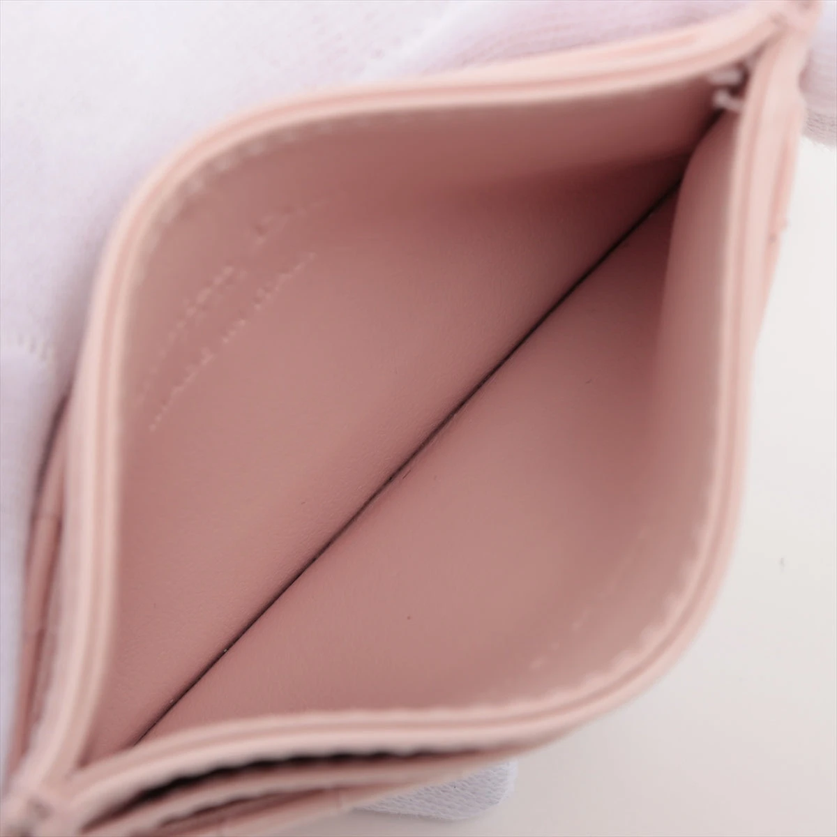 美品　LADY DIOR iPhone14proケース　パテントレザー　ピンク ピンク系 Dior LADY DIOR(ディオール レディ ディオール) iPhone