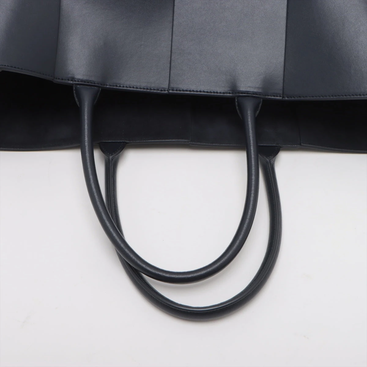 ボッテガヴェネタ マキシイントレチャート ザ アルコトート レザー