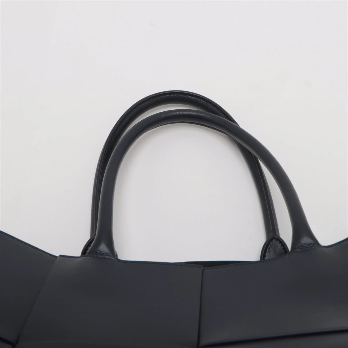 黒 レザートートバッグ ボッテガ ボッテガ・ヴェネタ、サンローラン… 大人が選ぶべき、日常使いこそ