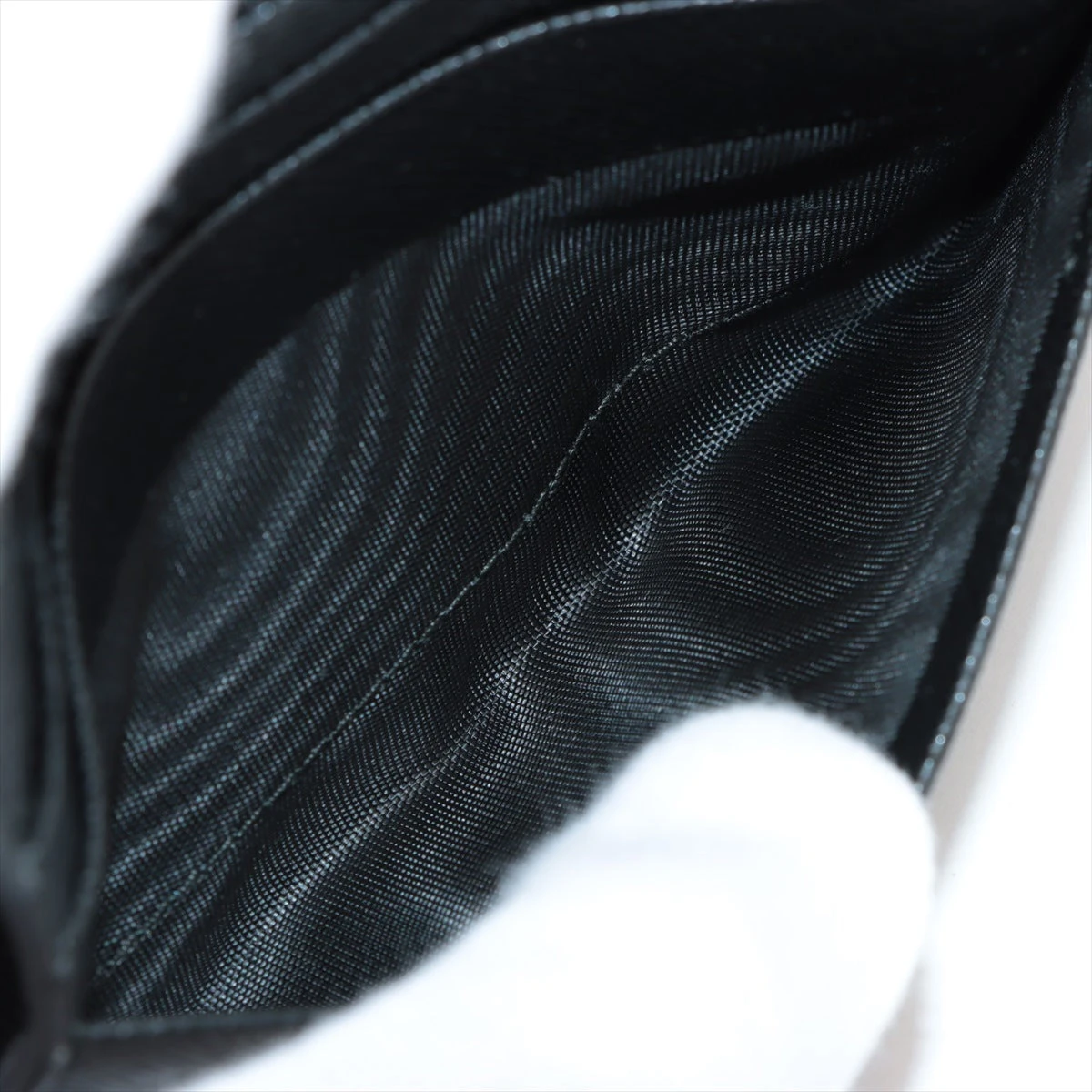 プラダ サフィアーノ レザー フラグメントケース ブラック A3431355