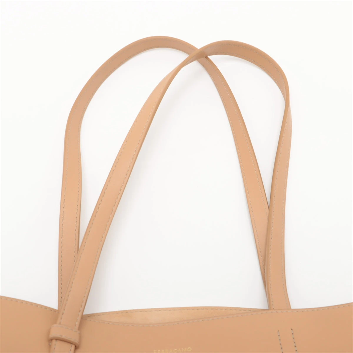 フェラガモ チャーミング レザー トートバッグ ベージュ A3447409  