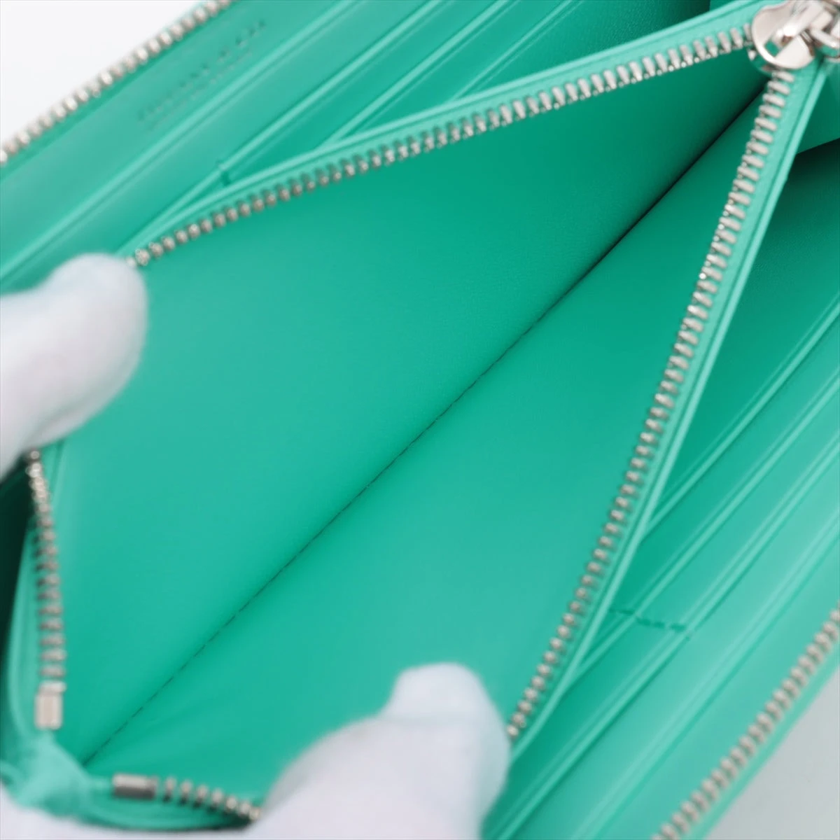 未使用品★ティファニー 二つ折り ラウンドジップ コンパクトウォレット 水色 Tiffany & Co. - ティファニー 二つ折り財布 ラウンドジップ