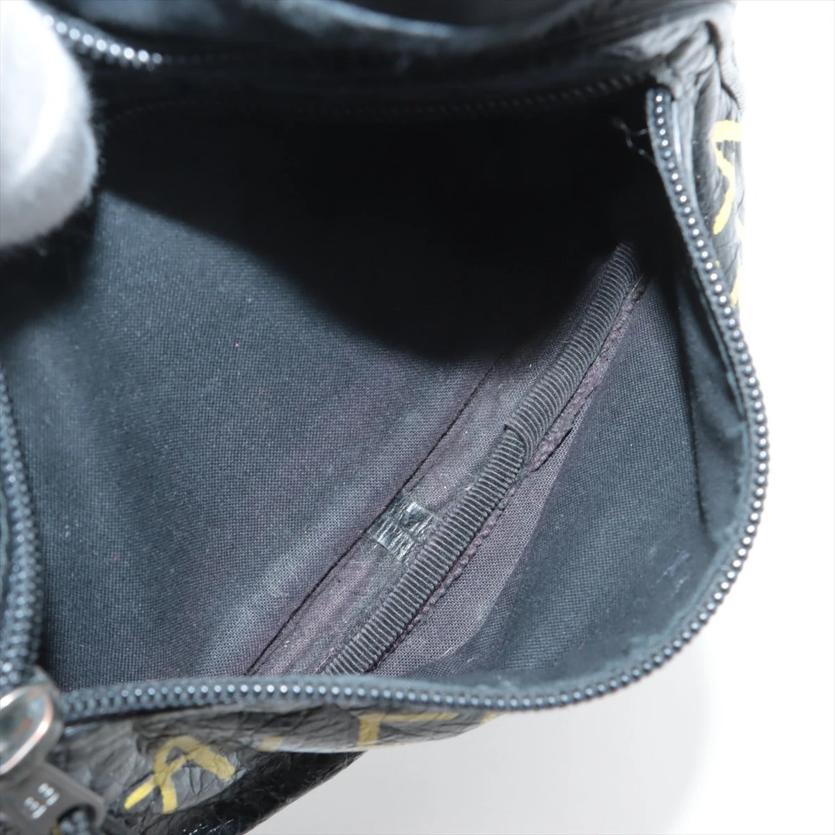 未使用級 バレンシアガ レザー ウエストバッグ グラフィック ブラック バレンシアガ グラフィティ レザー ボディバッグ ブラック