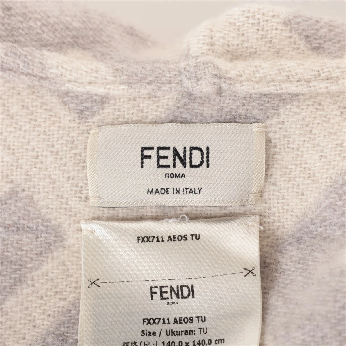 FENDI 正規品/関税送料込み フェンディ カシミア ポンチ 楽天市場】【8/15～18限定・最大2万円OFFクーポン配布中】FENDI