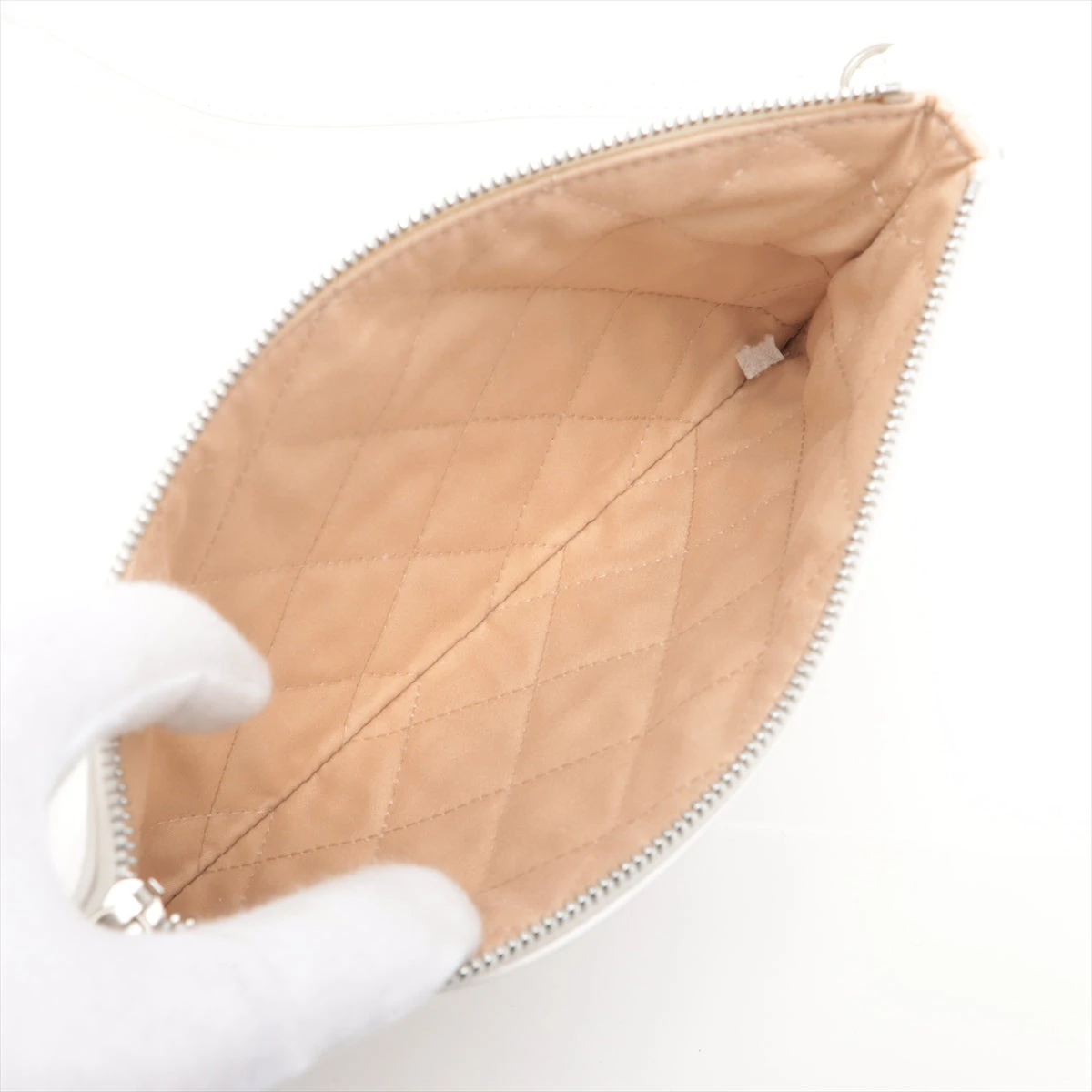 シャネル シャネル22 レザー チェーンショルダーバッグ ホワイト