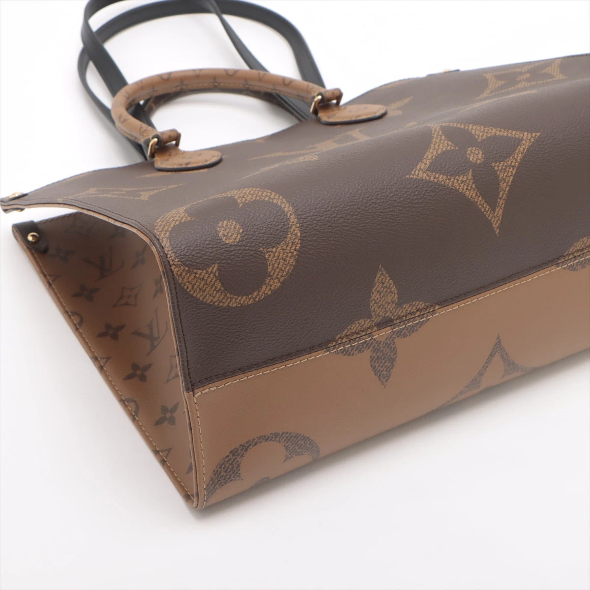 LOUIS VUITTON　モノグラム ジャイアント リバース オンザゴーMM ルイ・ヴィトン(LOUIS VUITTON)ルイ・ヴィトン オンザゴーMM