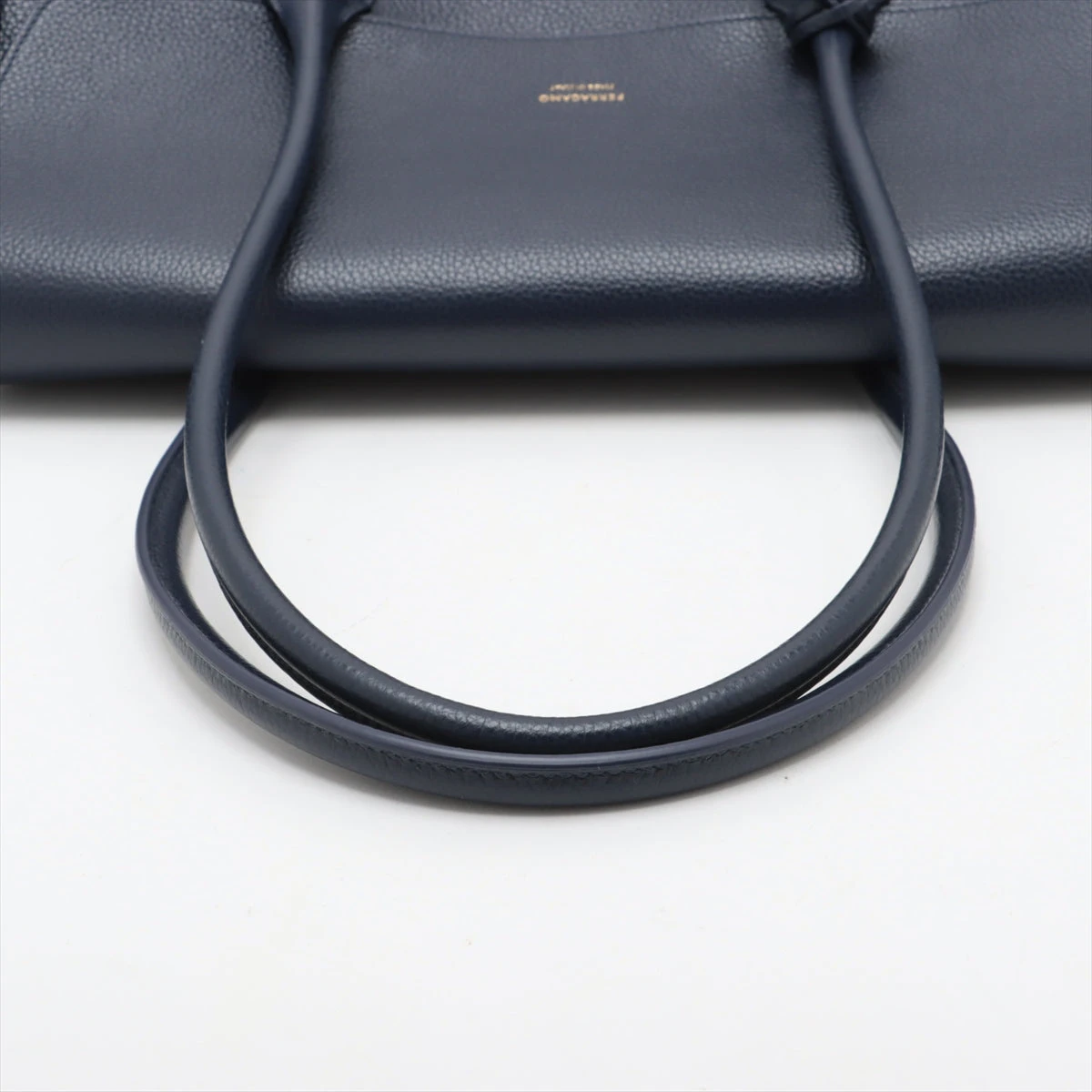 フェラガモ イーストウエスト レザー トートバッグ ネイビー A3459684