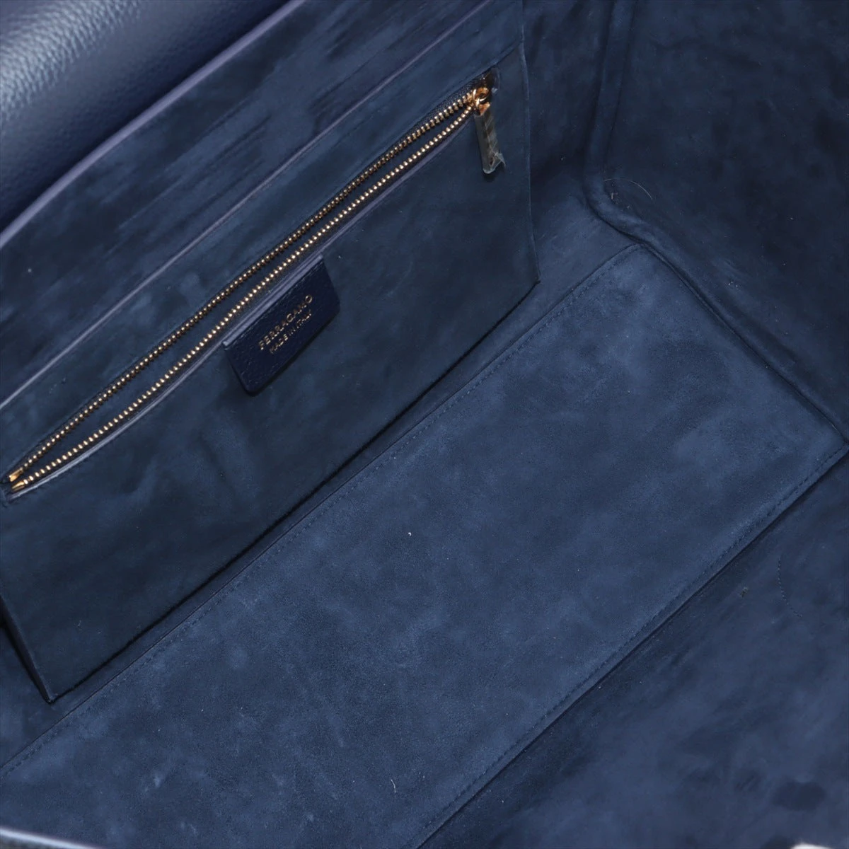 フェラガモ イーストウエスト レザー トートバッグ ネイビー