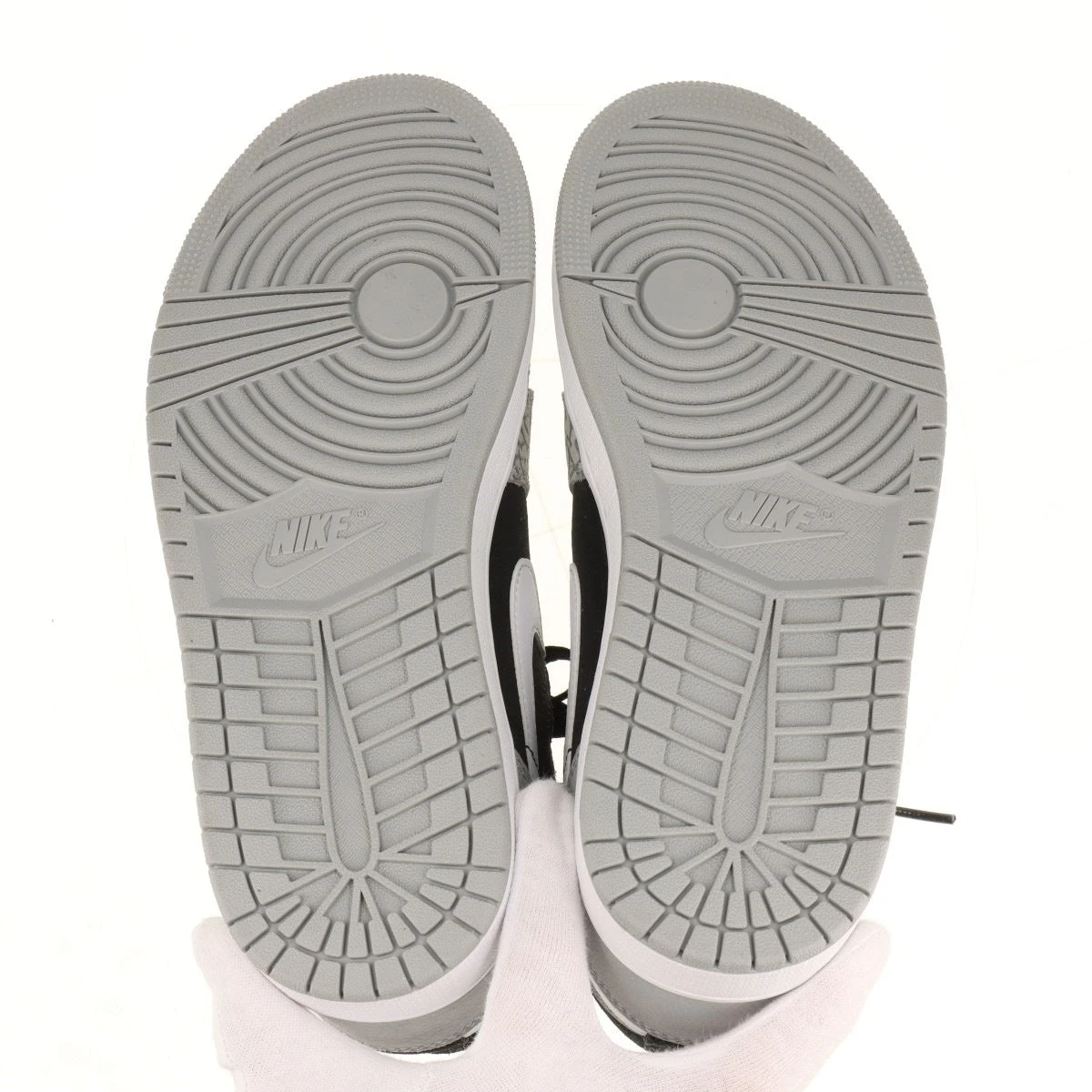 ナイキ AIR JORDAN 1 MID SE レザー×スエード ハイカット