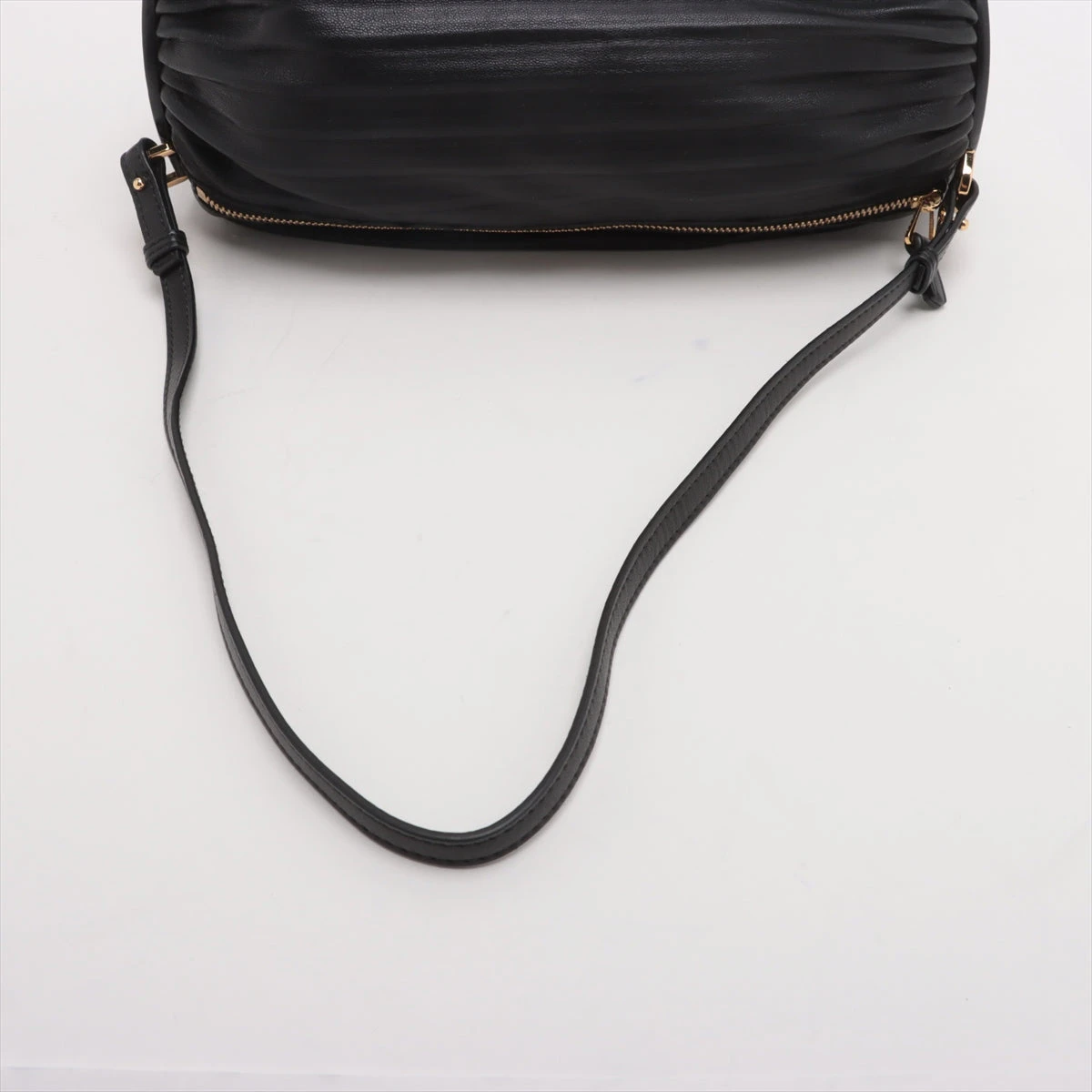 美品　ロエベ　レザー　アクセサリーポーチ　ハンドバッグ　ブラック ロエベ ブレスレットポーチ レザー ハンドバッグ ブラック