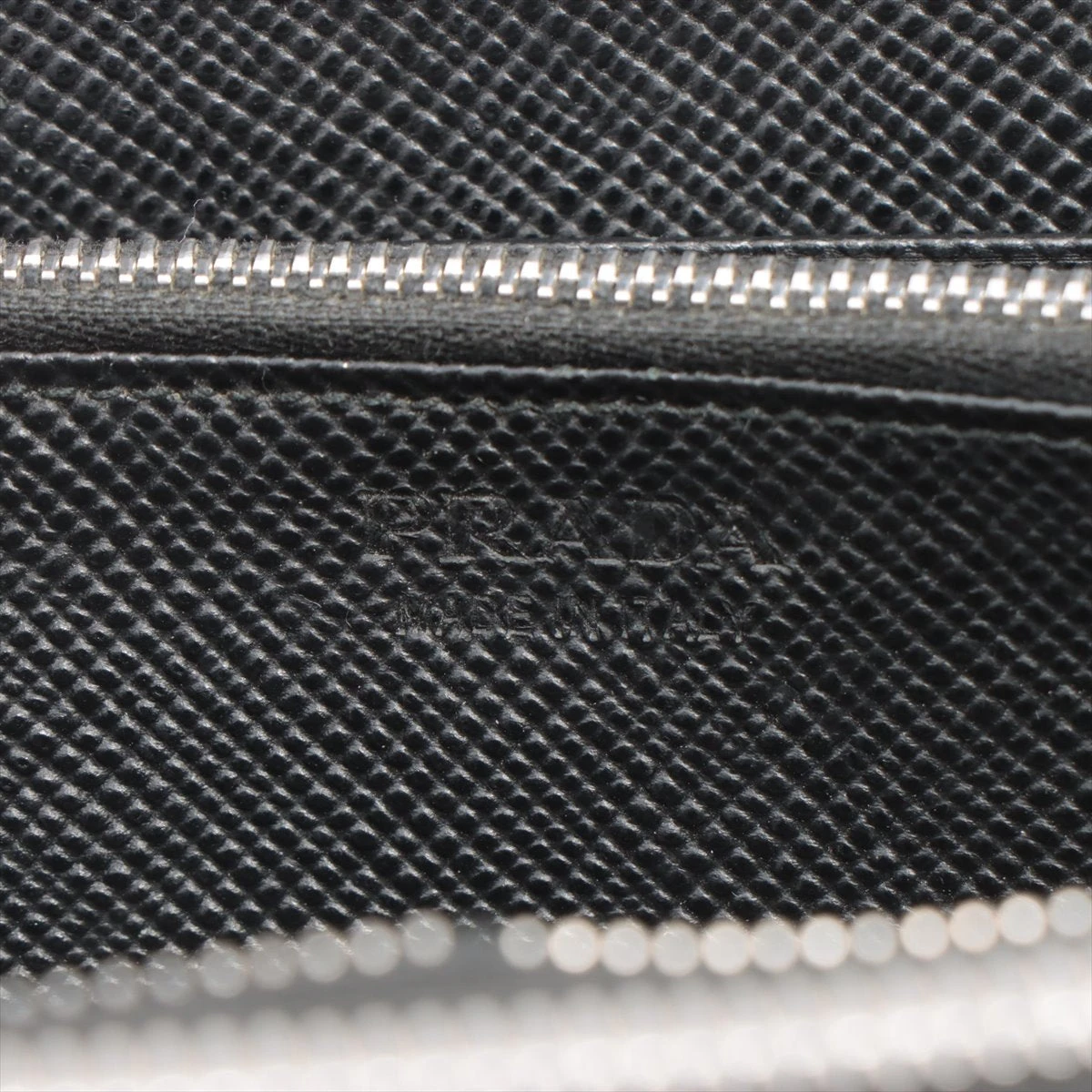 プラダ サフィアーノキュイール ジッピー オーガナイザー 2ML303