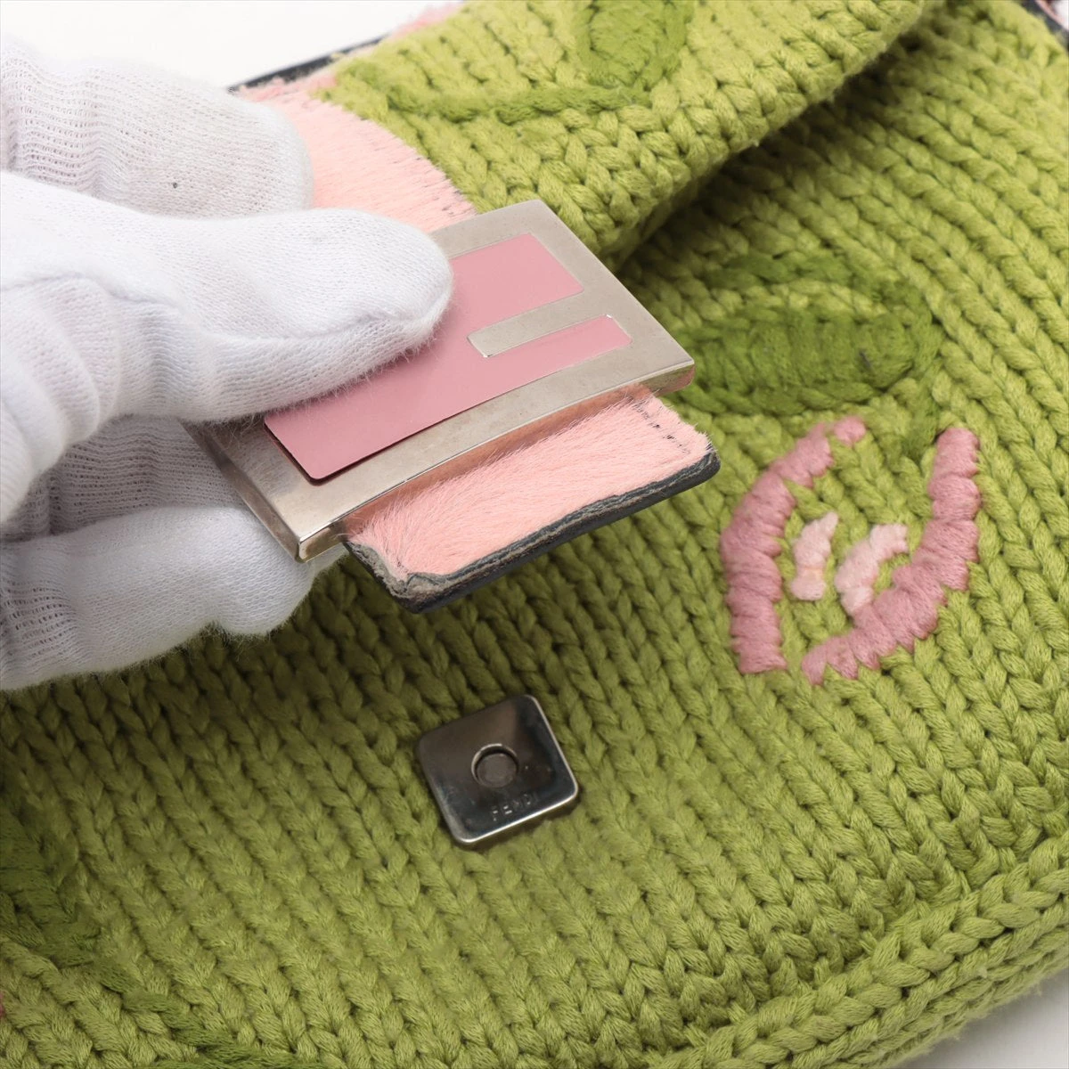 美品 希少色フェンディマンマバケットアクセサリーポーチライム