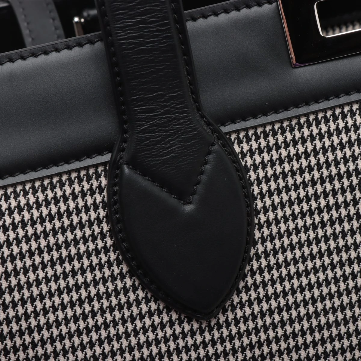 M6938 フェンディ ピーカブー アイシーユー ブラック バッグ 7VA529 フェンディ ピーカブー アイシーユー ミディアム レザー 2WAY