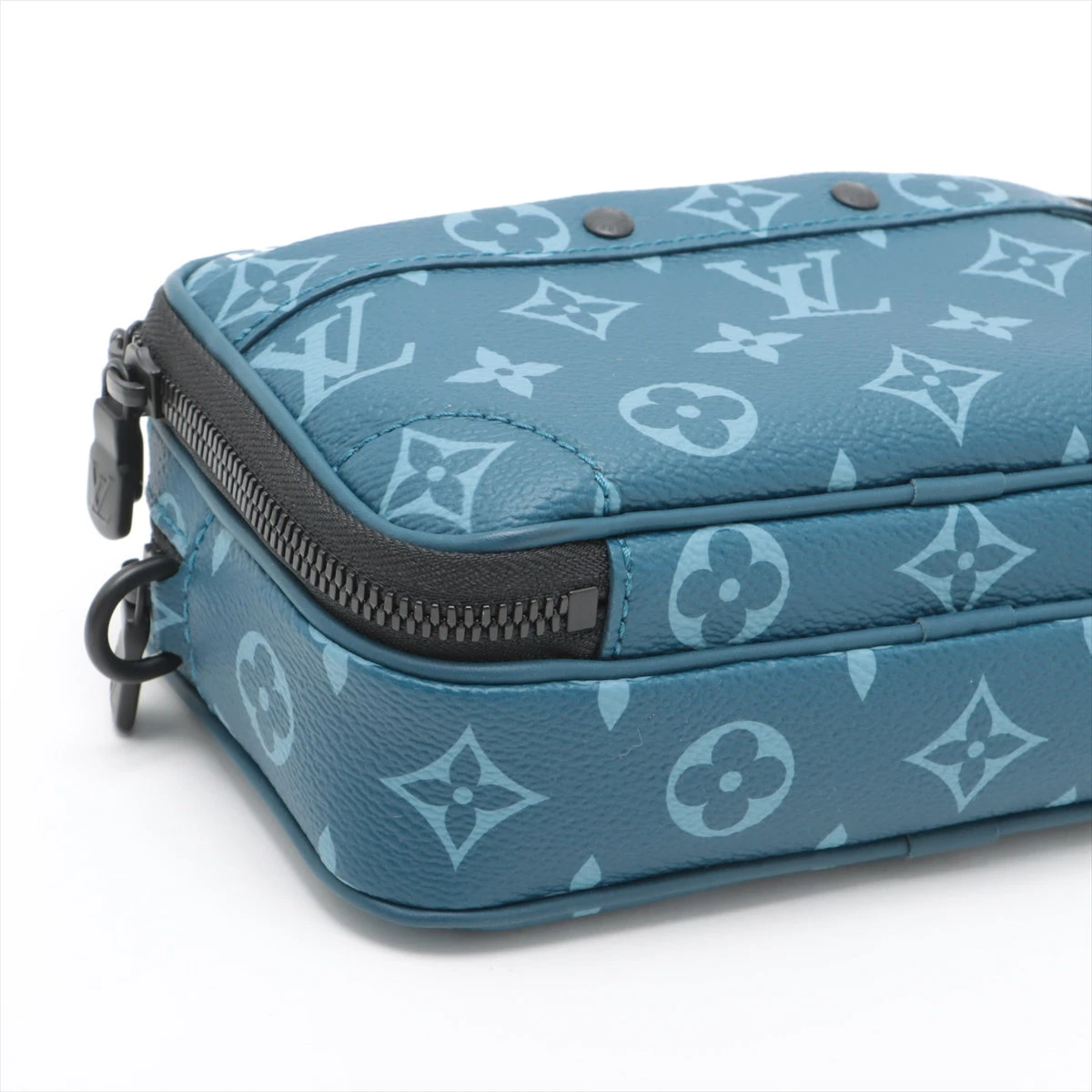 ヴィトン モノグラム キャンバス アルファ ウェアラブル