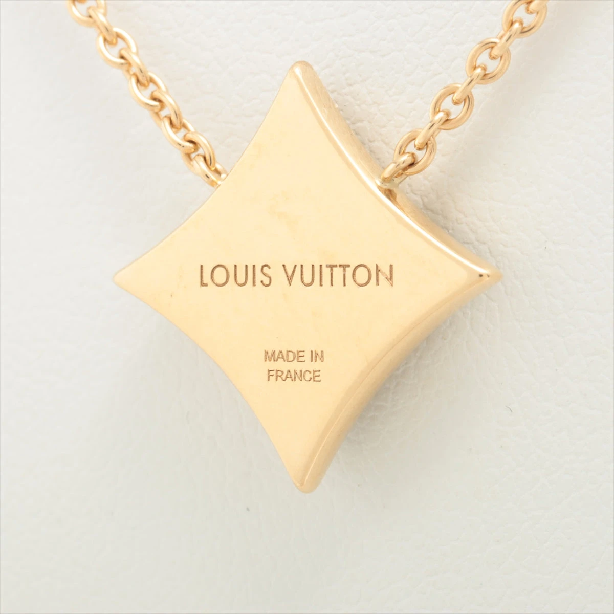 ヴィトン パンダンティフ モノグラム スター ナクレ タイガー