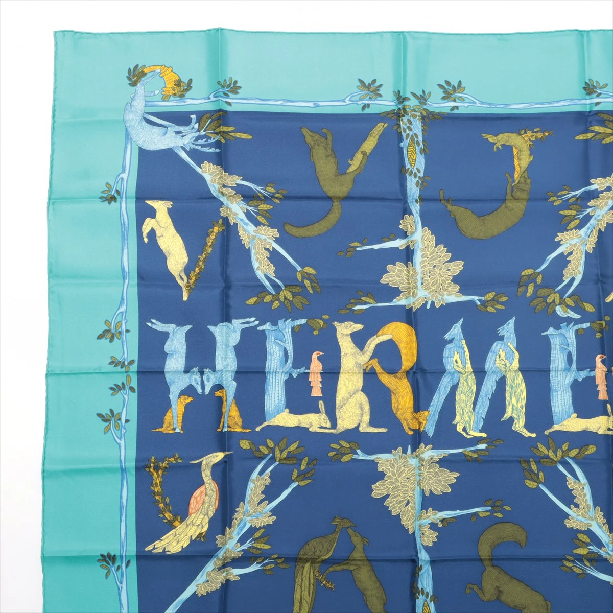 エルメス　シルク　スカーフ　アルファベット　動物　used 水色　ガブロッシュ HERMES エルメス カレ90 シルクスカーフ Faune Lettree