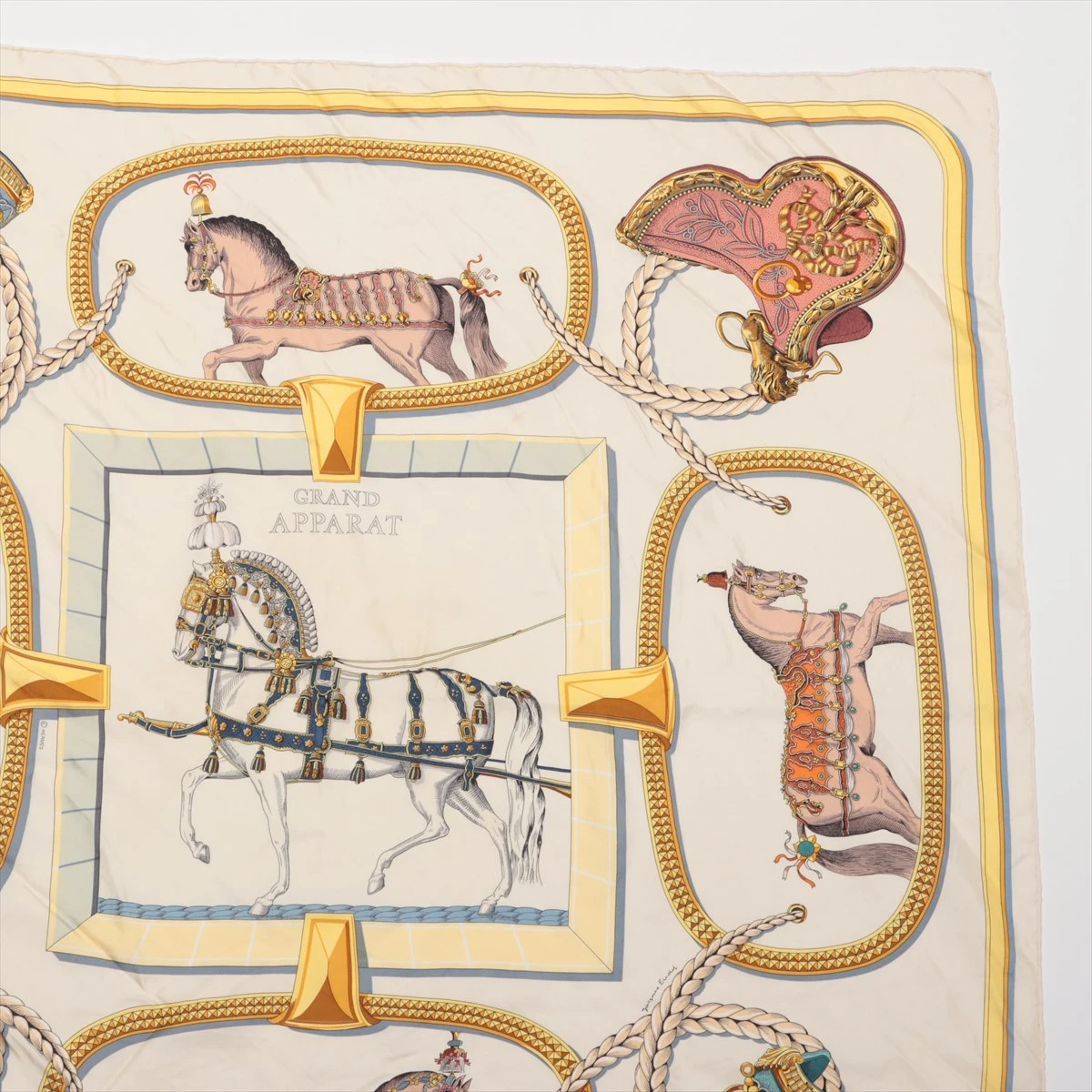 エルメス カレ90 GRAND APPARAT 盛装の馬 スカーフ シルク ベージュ