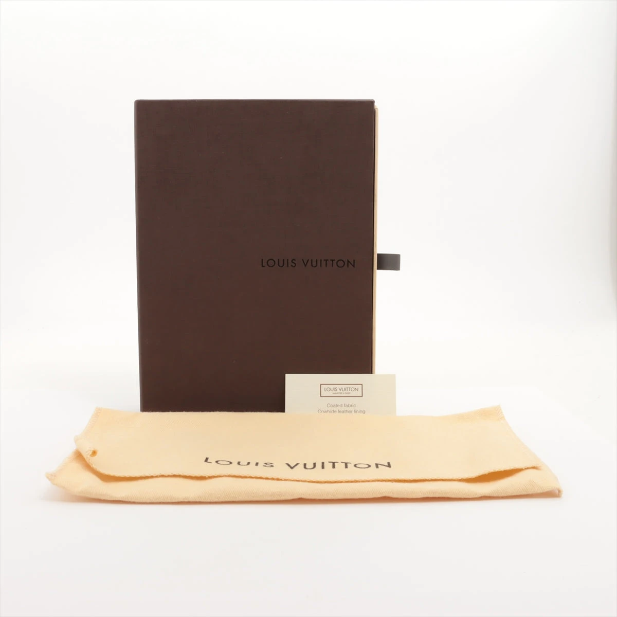 ヴィトン モノグラム クーヴェルテュールパスポール M60181 ブラウン