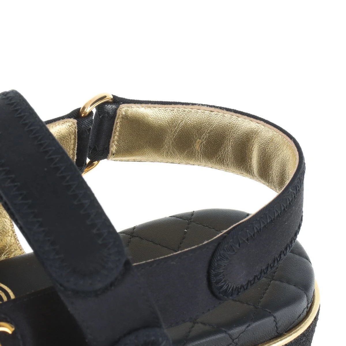 美品 CHANEL サンダル ココマーク ゴールド ブラック 35 シャネル ココマーク マトラッセ サテン×レザー サンダル 35