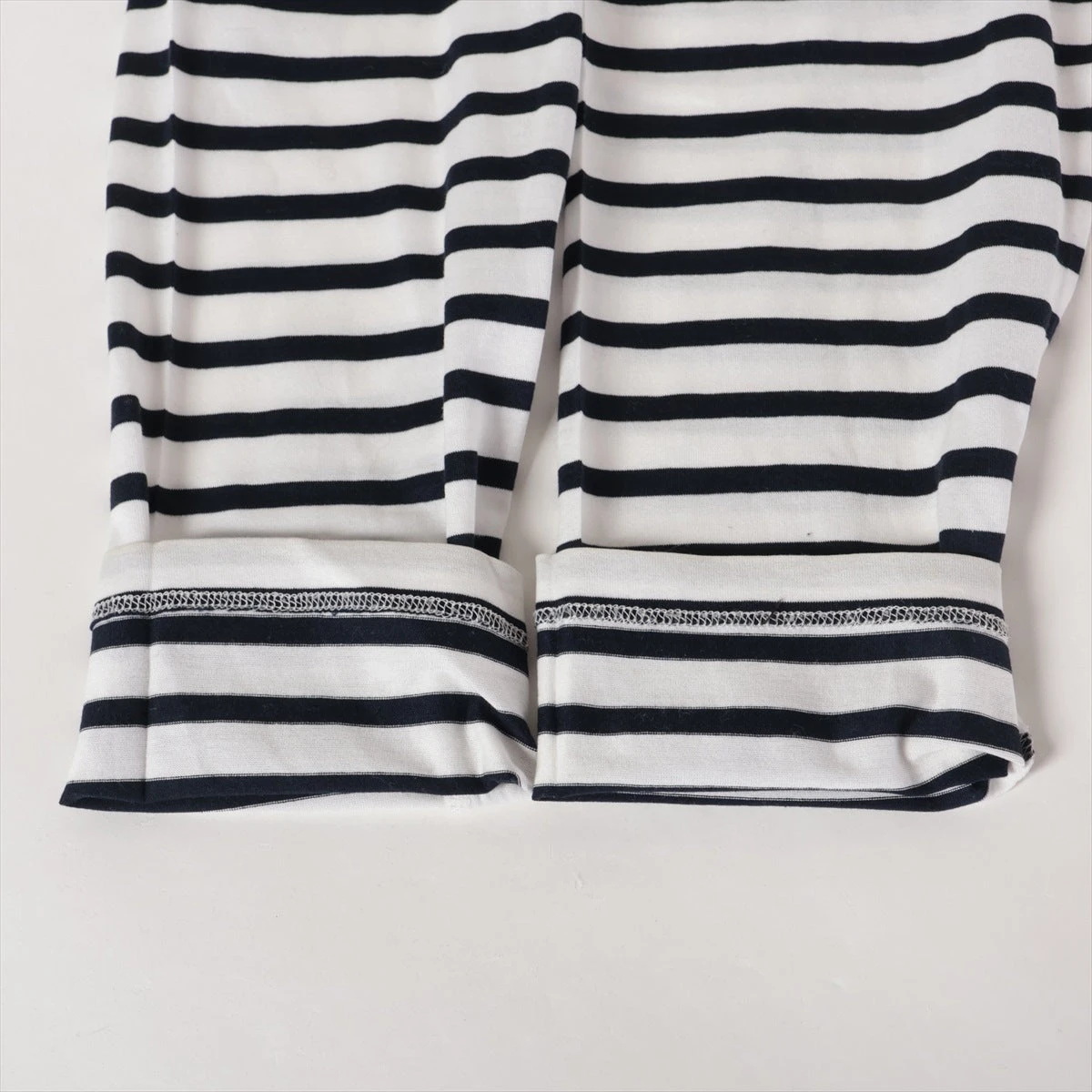 CHANEL - CHANEL シャネル 長袖Ｔシャツ C07811W04206 サイズM 2008年 クリスマス限定 ココマーク ボーダー ホワイト 美品 中古 4c070293 シャネル ココマーク 08A コットン ロングTシャツ S レディース