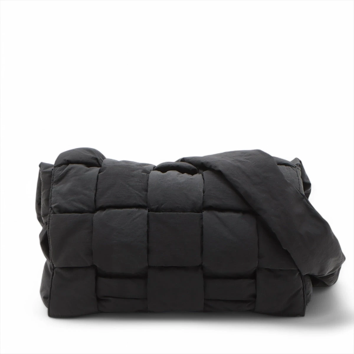 【安心の関税込】Bottega Veneta・マキシ カセット バッグ ボッテガヴェネタ マキシイントレチャート カセット レザー