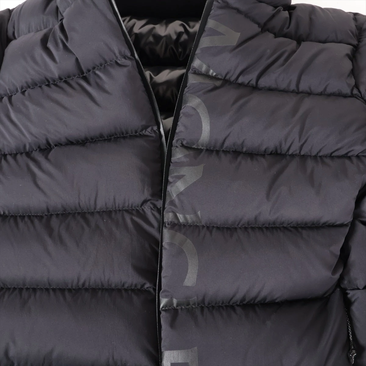 MONCLER2022/23秋冬 ロゴ入りフード内蔵ダウンジャケットCERCES MONCLER2022/23秋冬 ロゴ入りフード内蔵ダウンジャケットCERCES