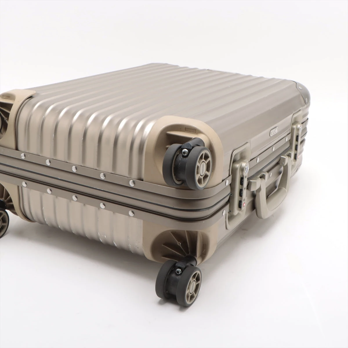 リモワ トパーズ チタニウム アルミニウム キャリーケース ゴールド