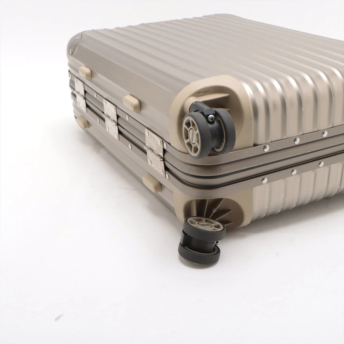 リモワ トパーズ チタニウム アルミニウム キャリーケース ゴールド
