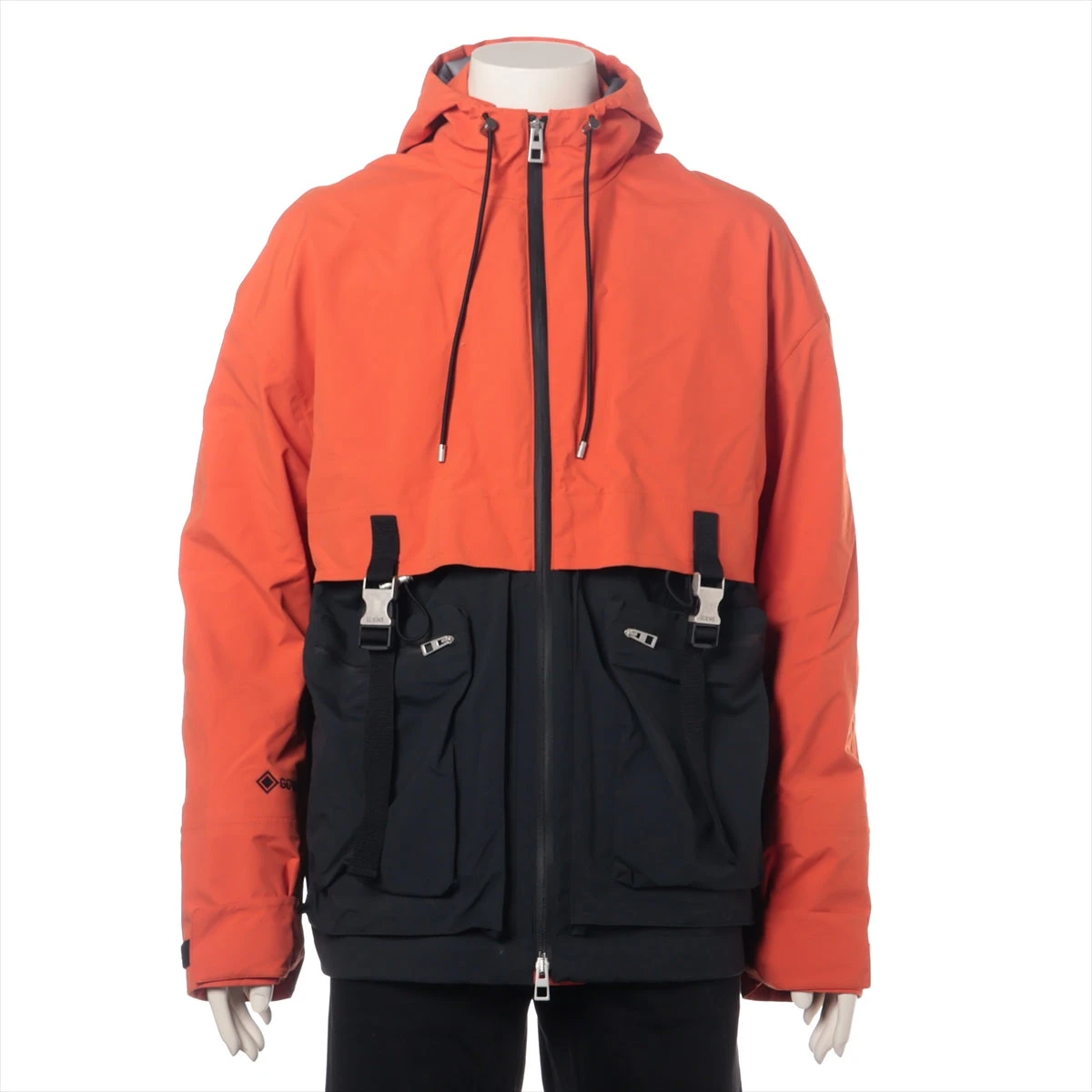 LOEWE GORE-TEX マウンテンパーカー オレンジ ロエベ」のゴアテックスは3-WAYでハイスペック。贅を尽くした